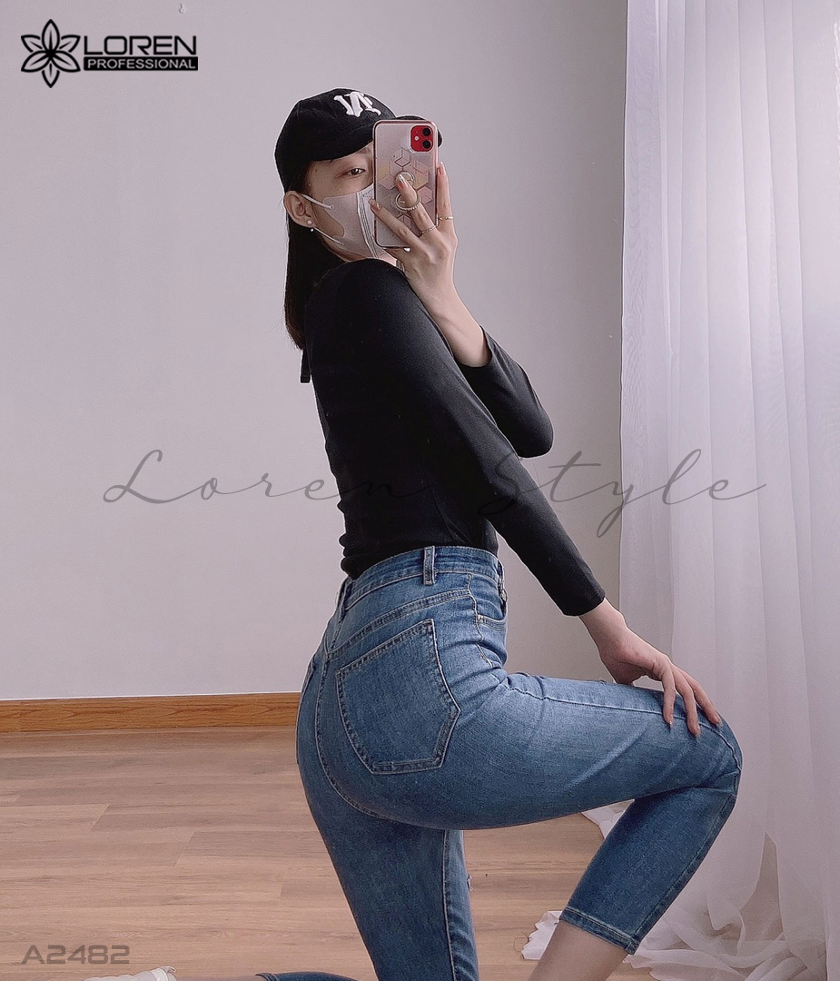 Áo thun nữ LOREN tay dài cổ vuông đen A2482