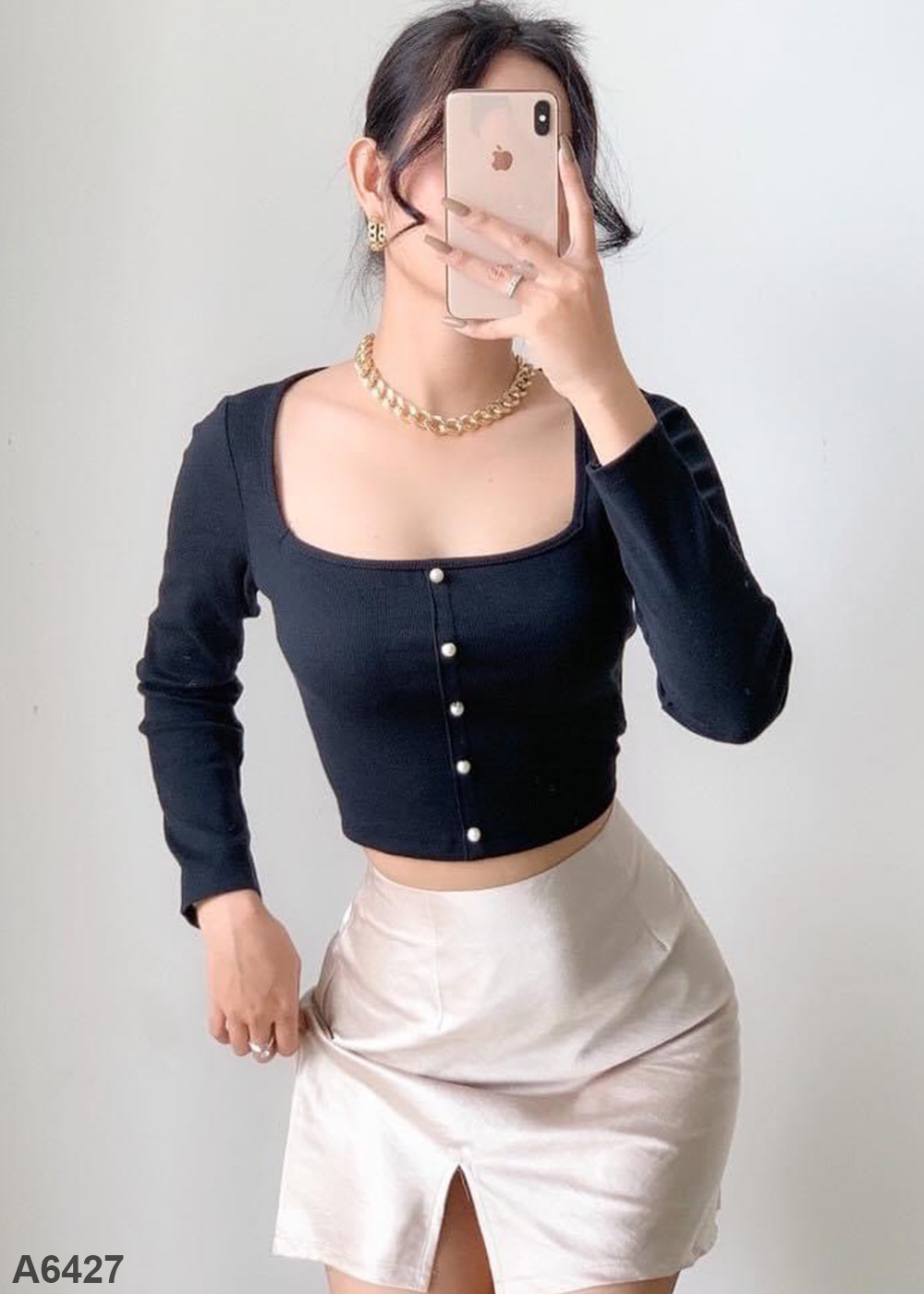 Áo croptop cổ vuông đính cườm đen A6427