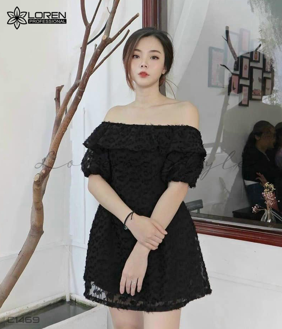 Đầm lông vũ bẹt vai đen C1469