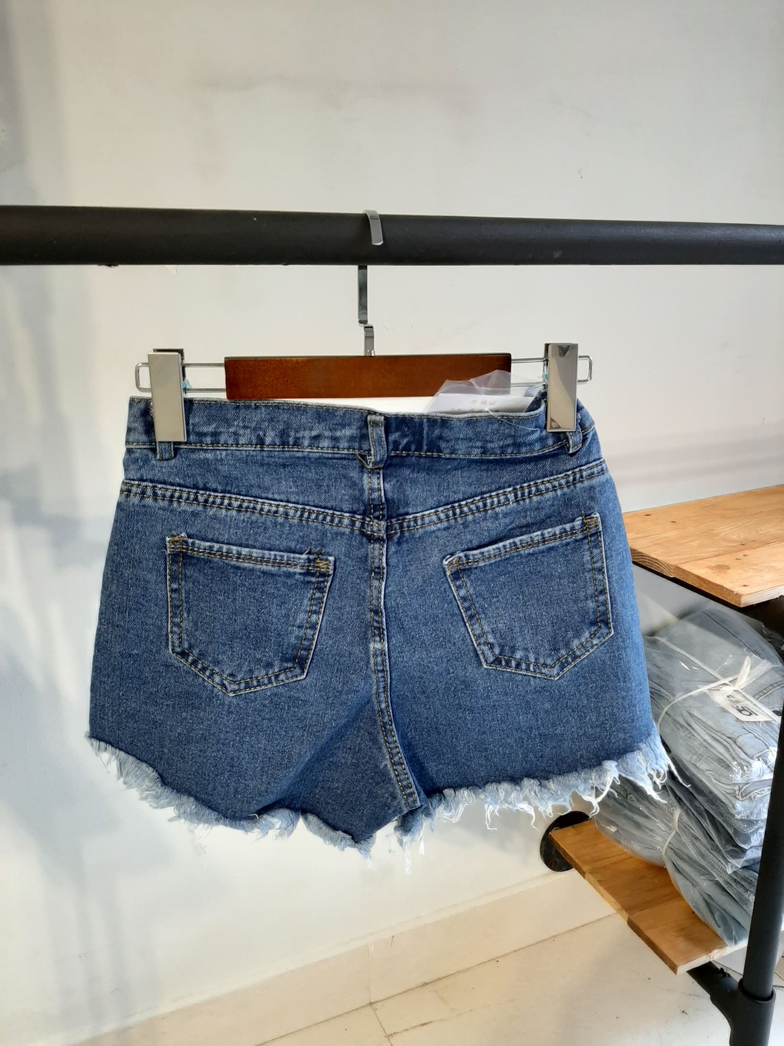 Quần jean short kiểu túi tua xanh B5024