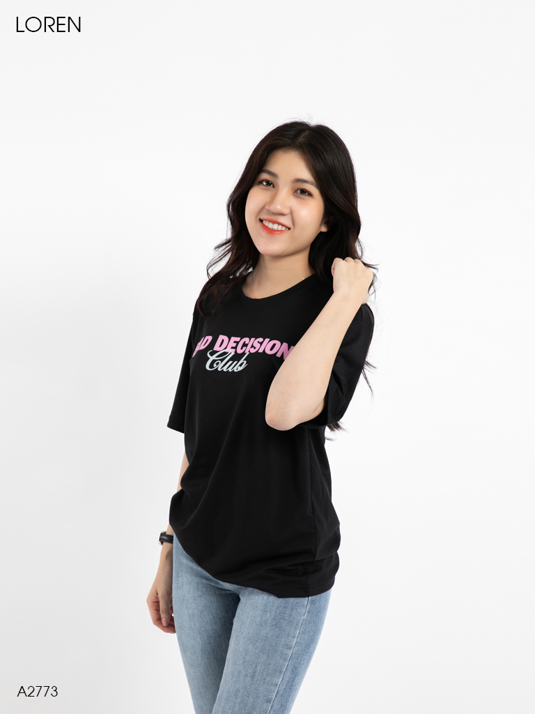 Áo thun nữ LOREN in chữ Bad Decision đen A2773