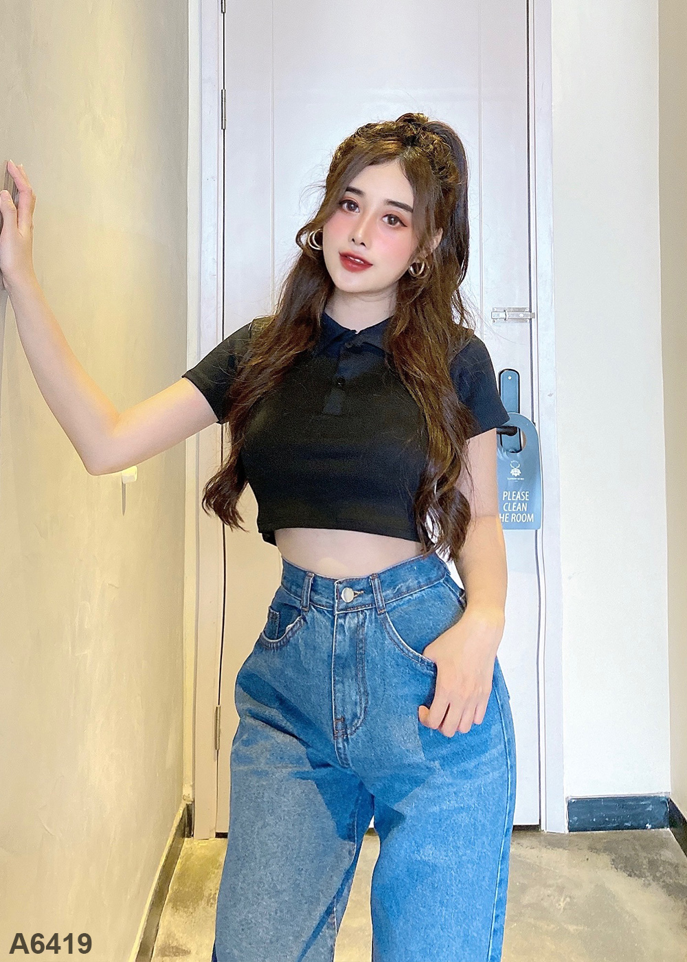 Áo croptop gài nút cổ trụ đen A6419