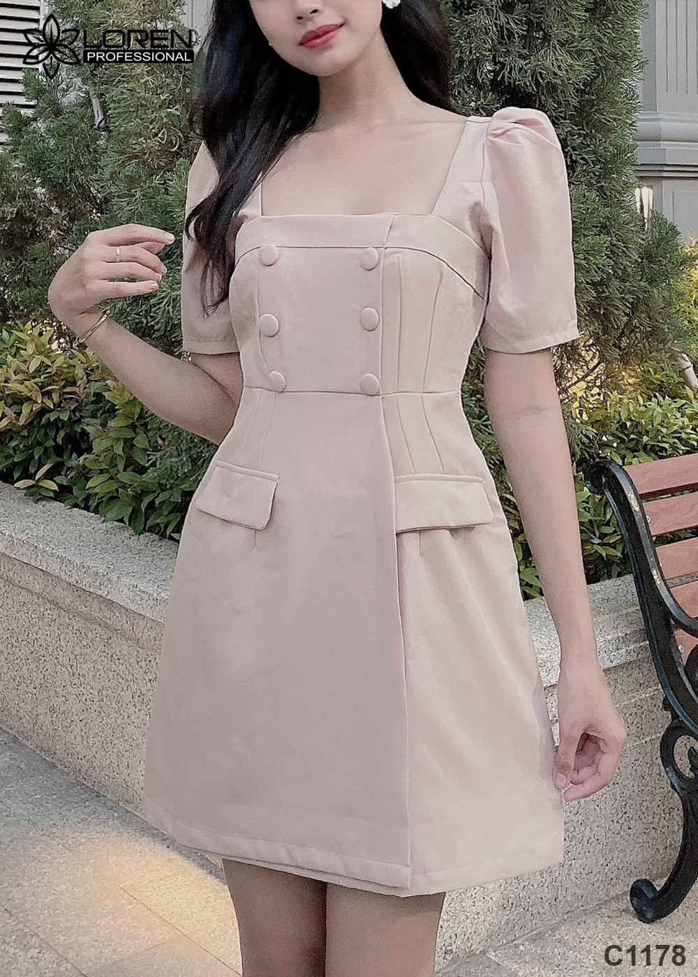 Đầm cổ vuông nút bọc hồng C1178