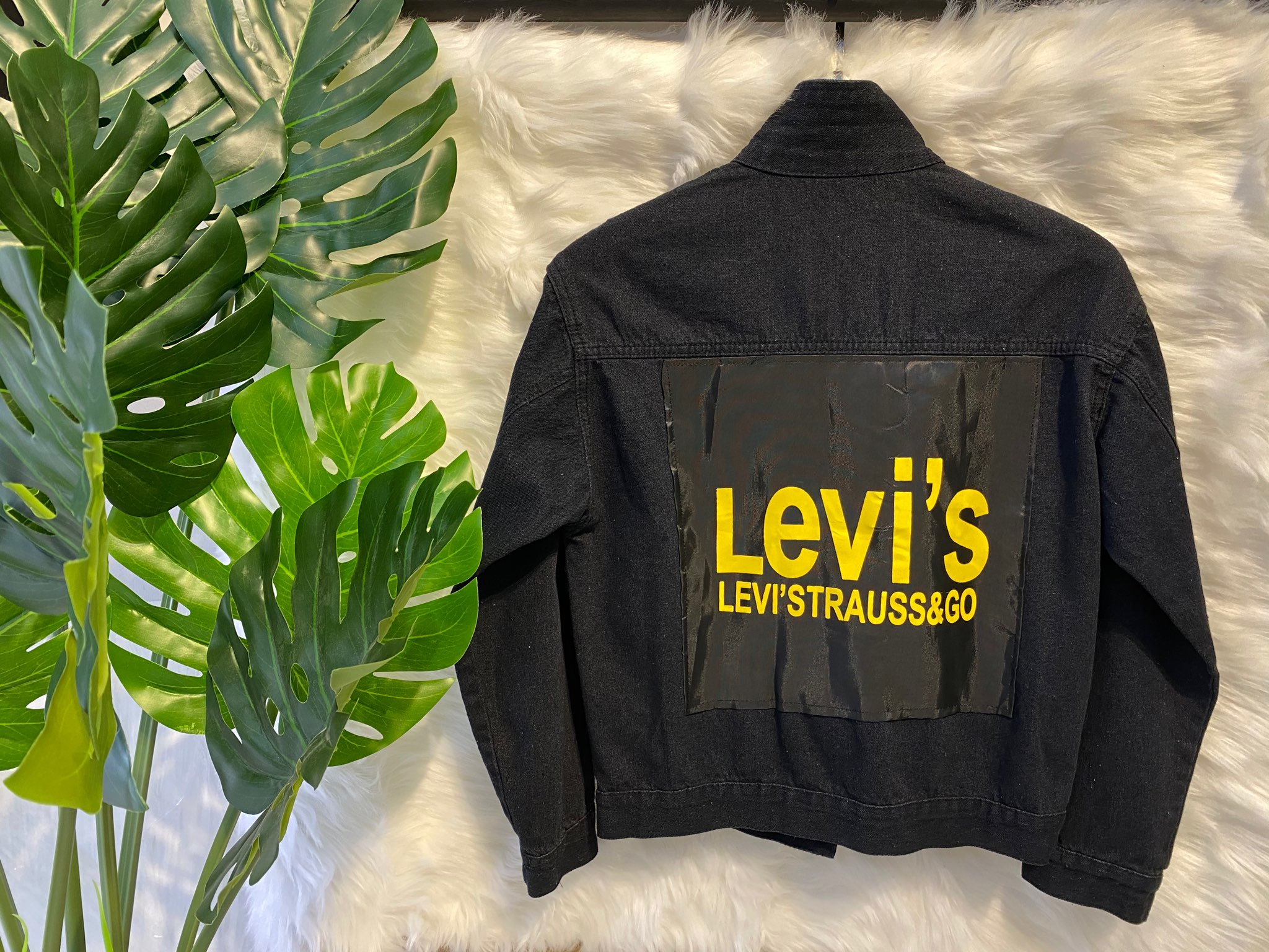 Áo khoác jean đắp chữ vàng A4085