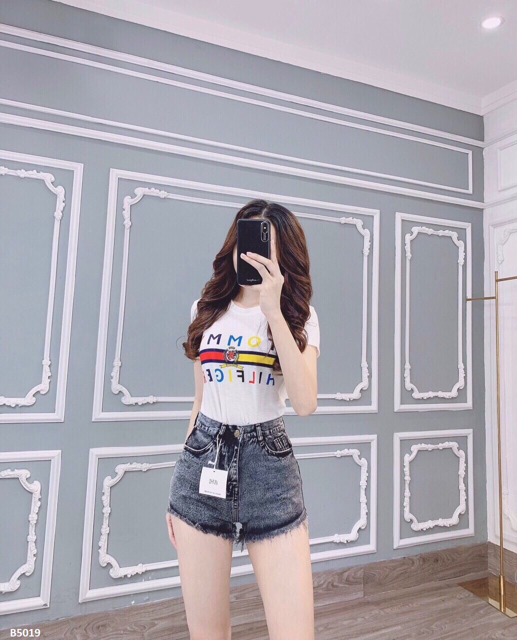 Quần jean short tua đen B5019