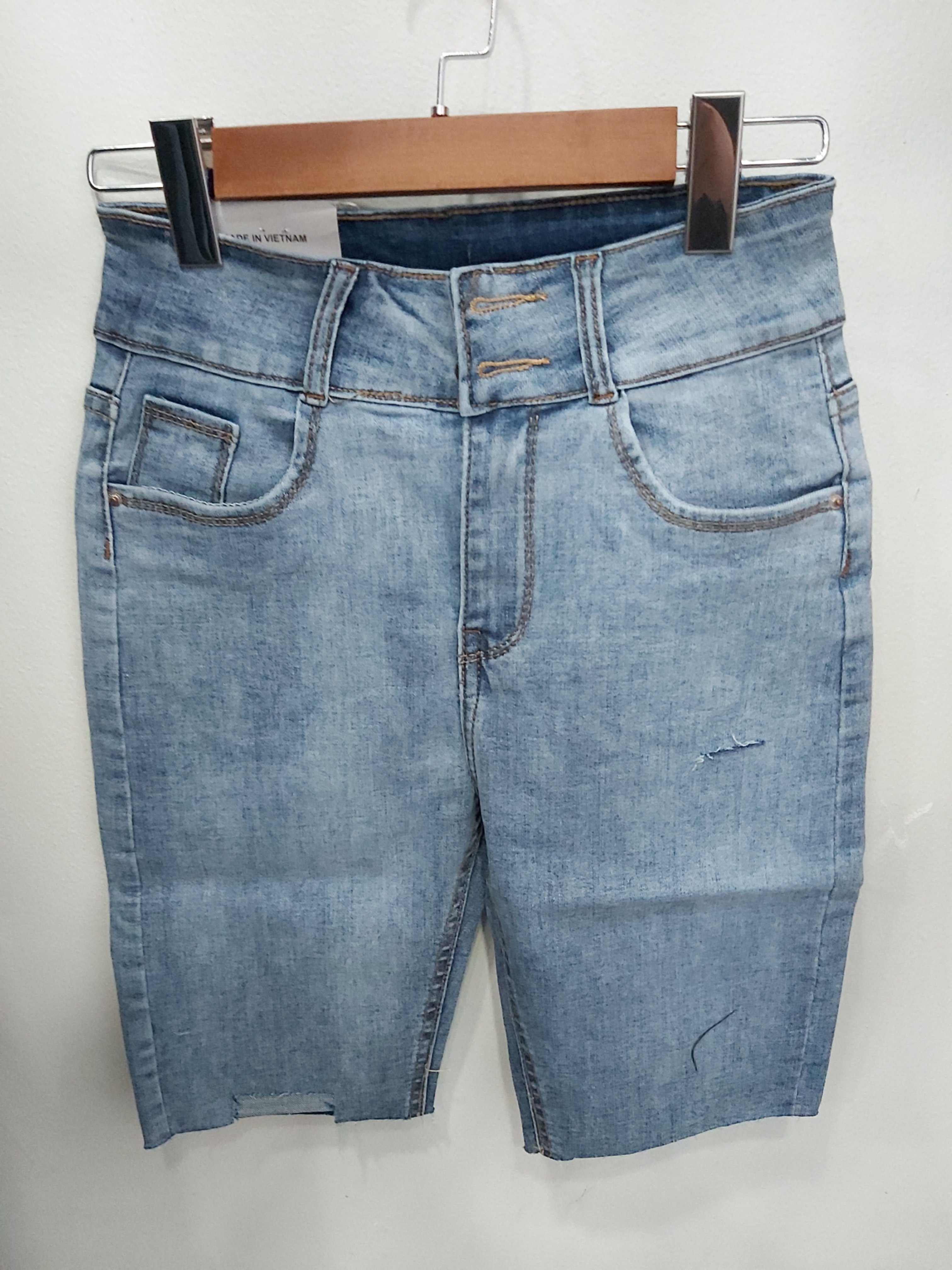 Quần jean ngố 2 nút tua xanh B5219