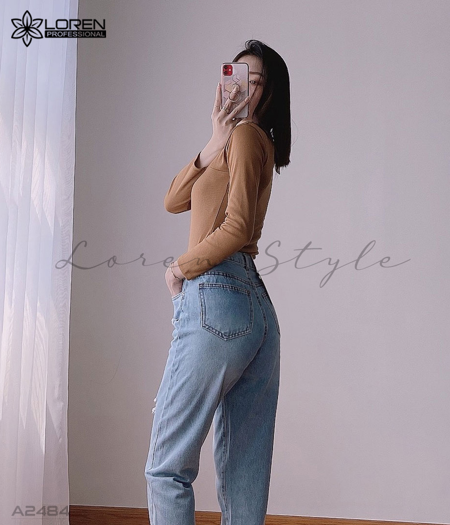 Áo thun nữ LOREN tay dài cổ vuông nâu A2484