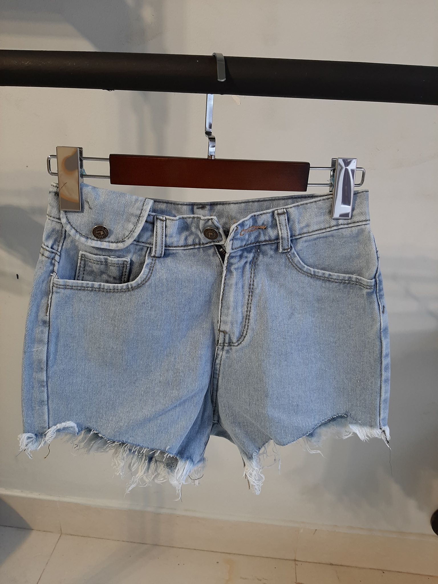 Quần jean short kiểu túi tua xanh B5023