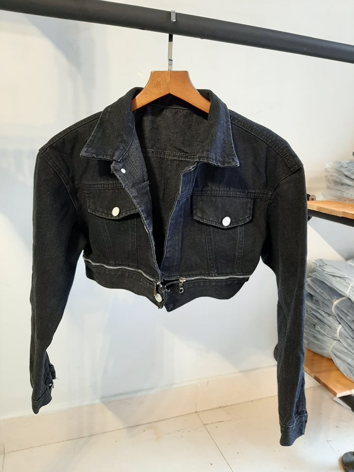 Áo khoác jean ngắn dây kéo đen A4096
