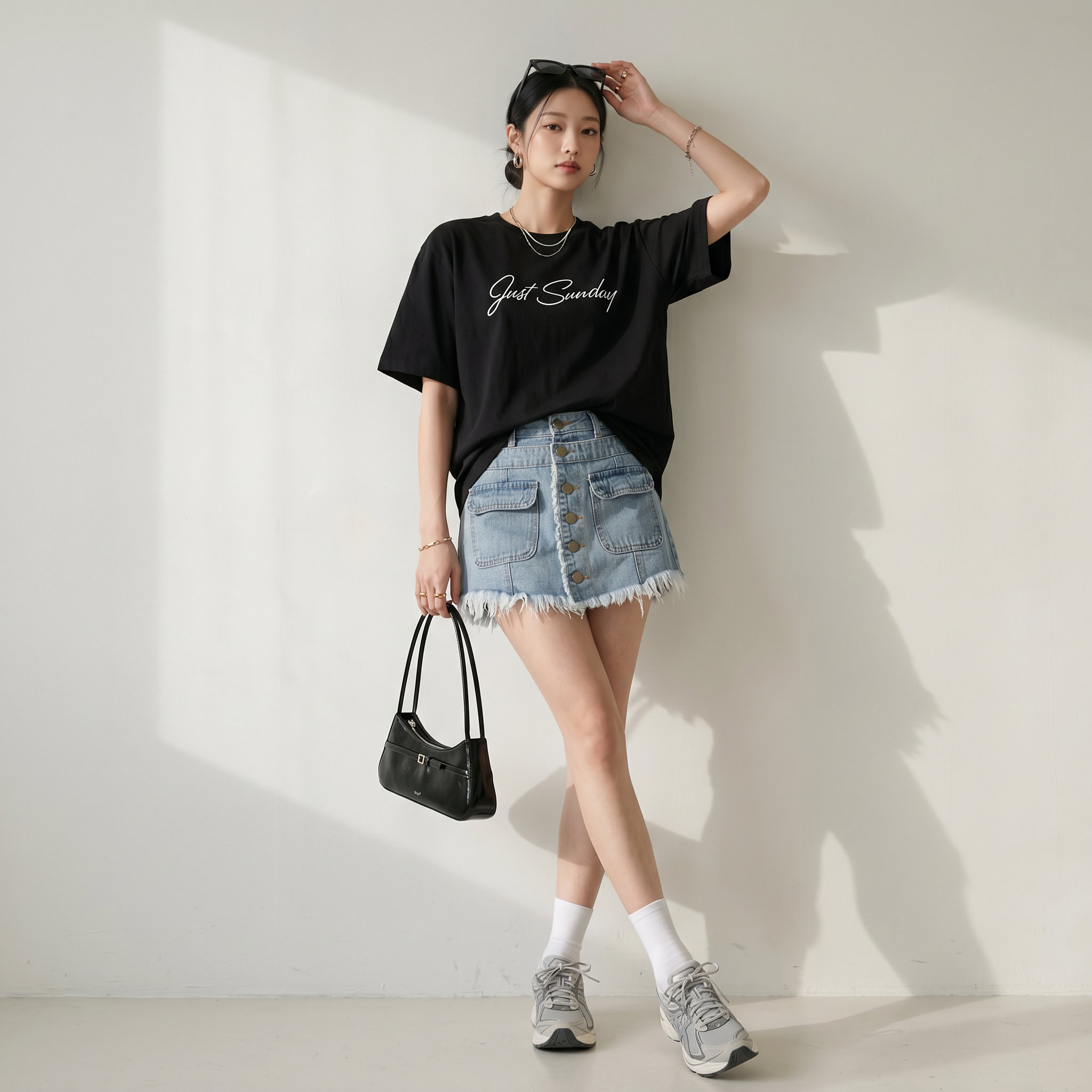 Áo thun nữ LOREN chữ Gust sunday đen A2745
