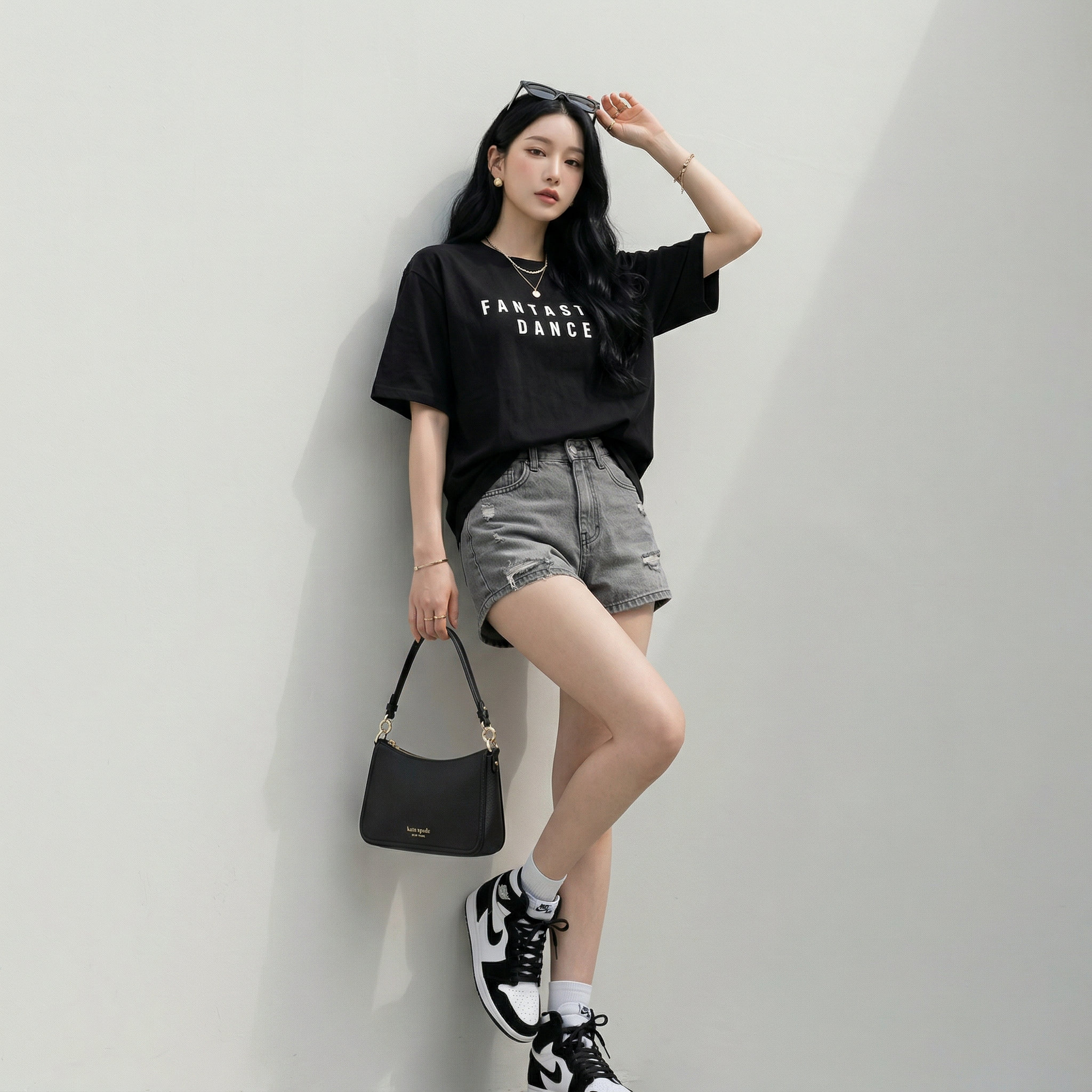 Áo thun nữ LOREN chữ in đen A2751