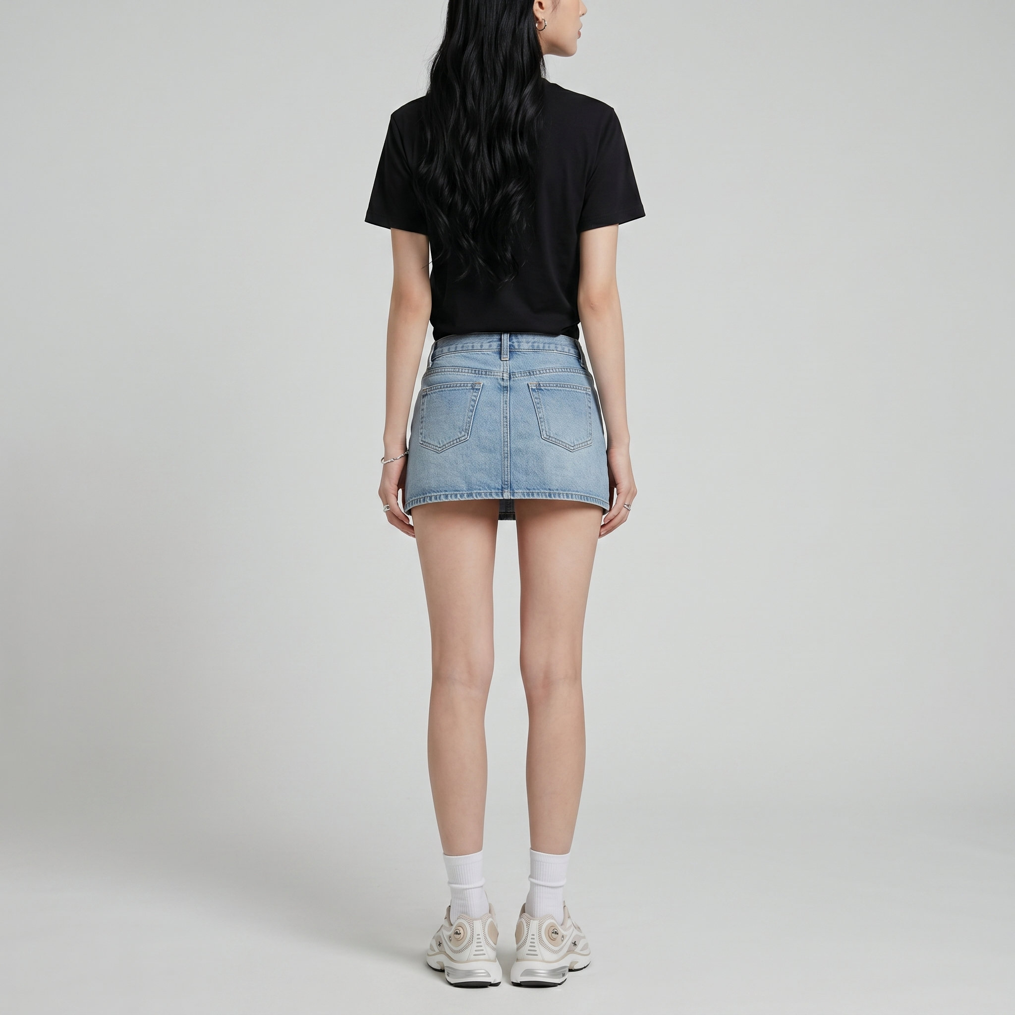 Áo thun nữ LOREN in chữ Bad Decision đen A2773
