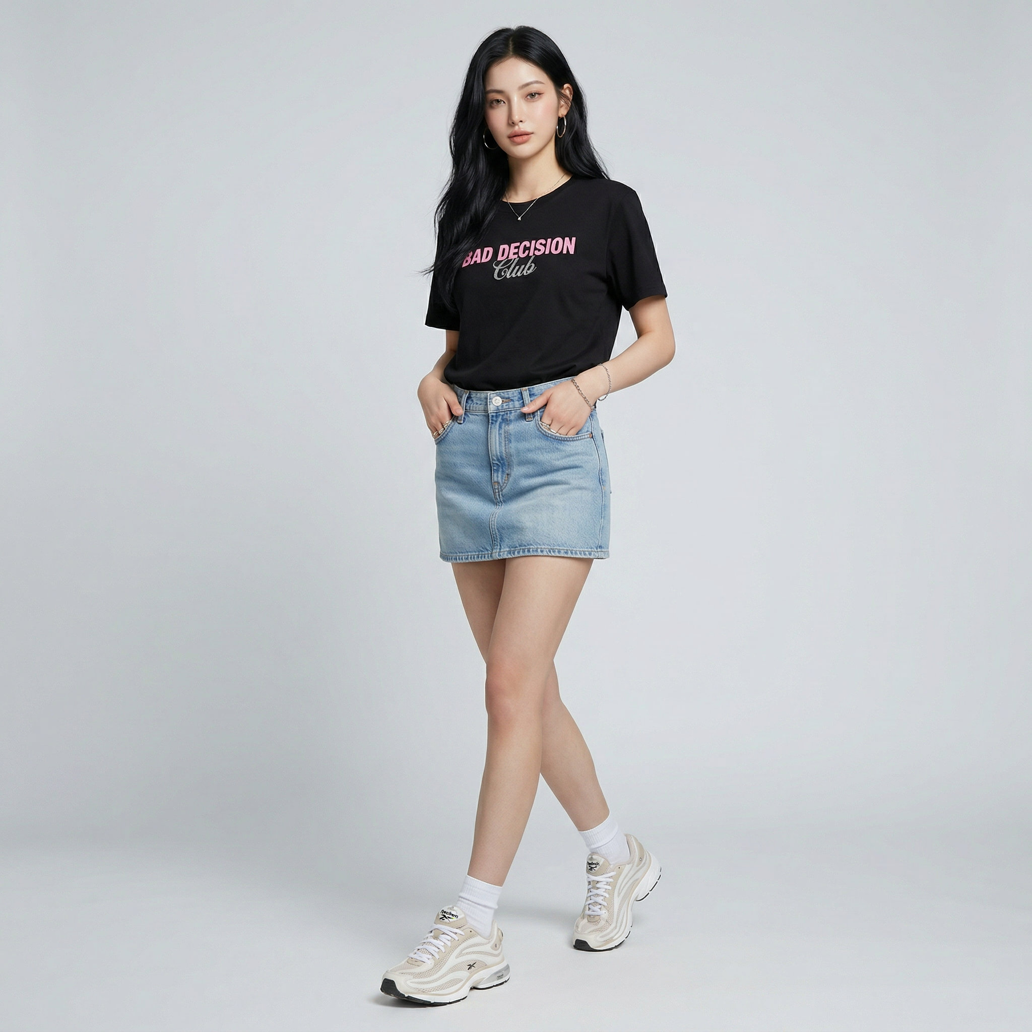 Áo thun nữ LOREN in chữ Bad Decision đen A2773
