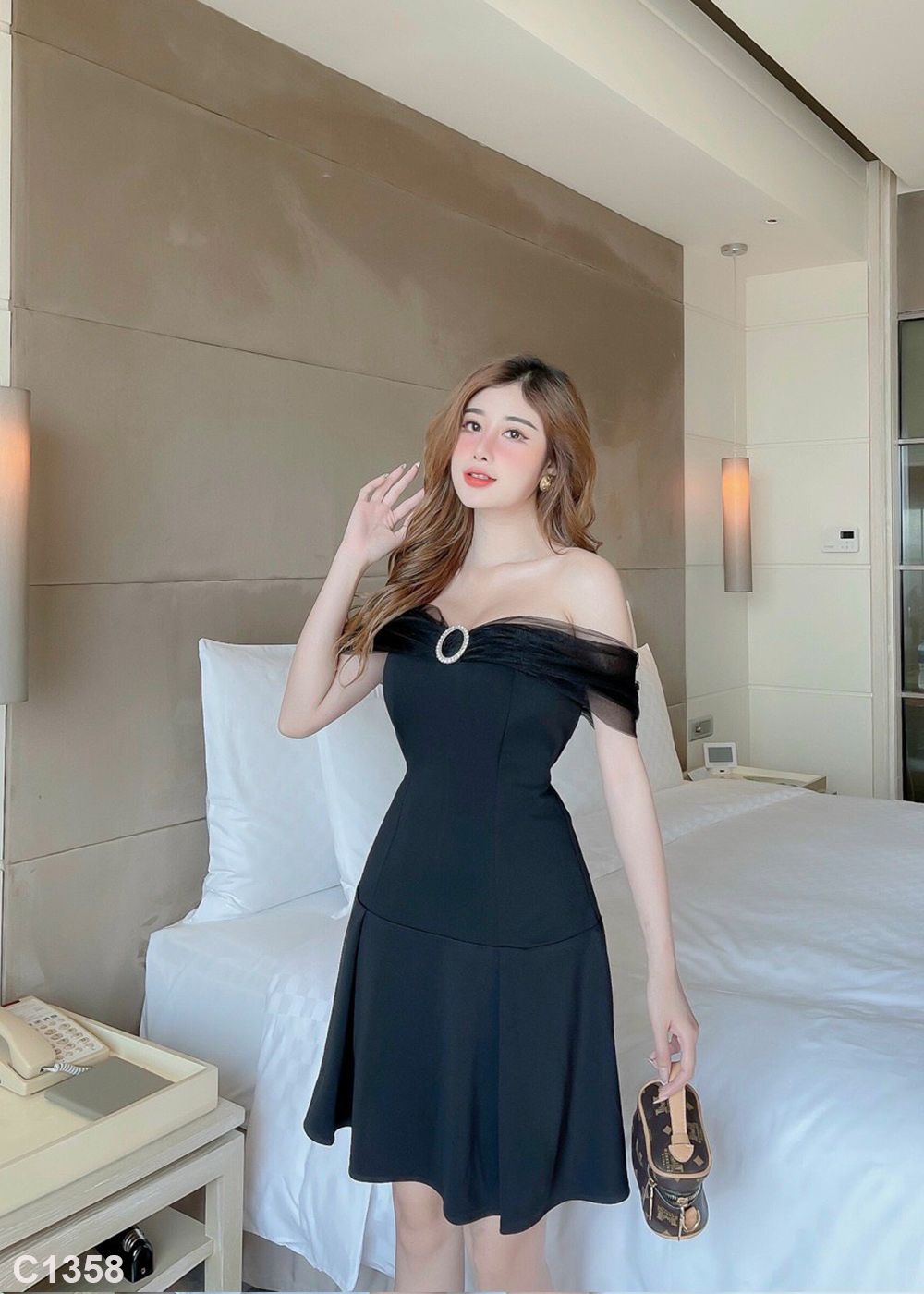 Đầm trễ vai phối lưới đen C1358