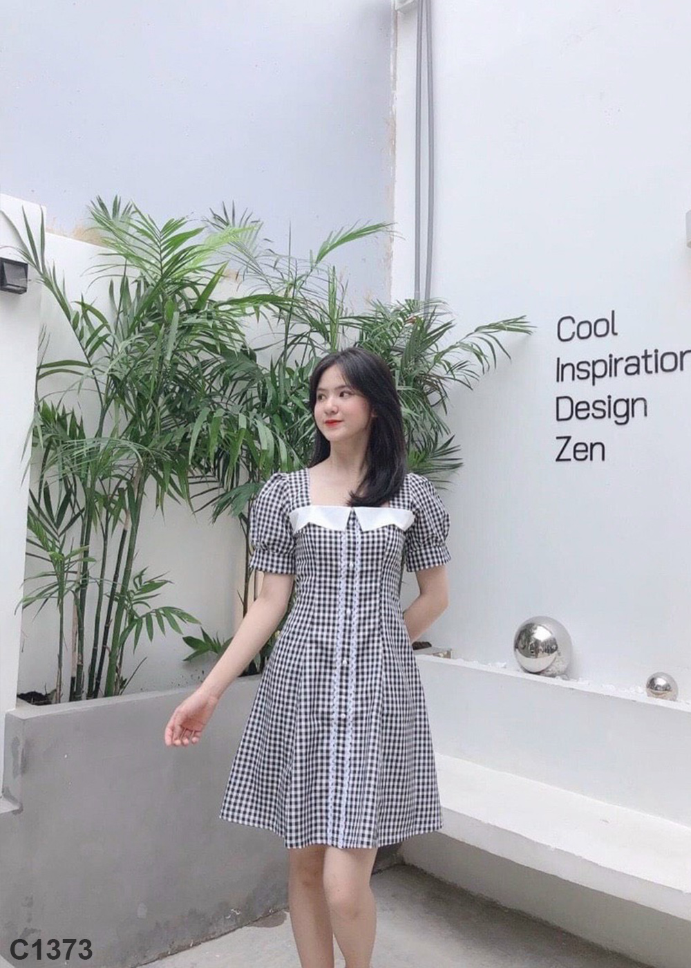 Đầm caro phối cổ trắng C1373