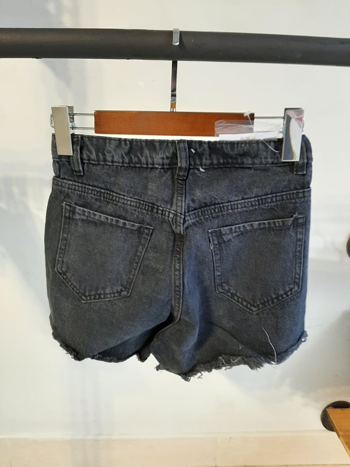 Quần jean short tua đen B5018