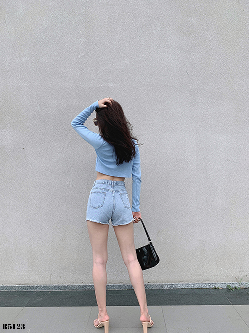 Quần jean short hoa cúc tua xanh B5123