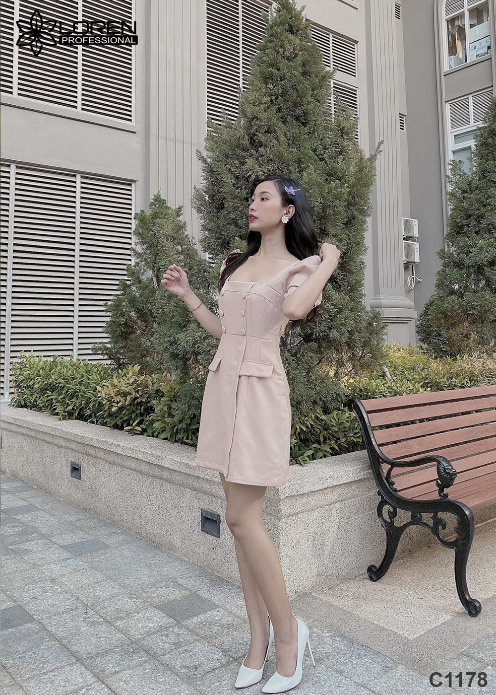 Đầm cổ vuông nút bọc hồng C1178