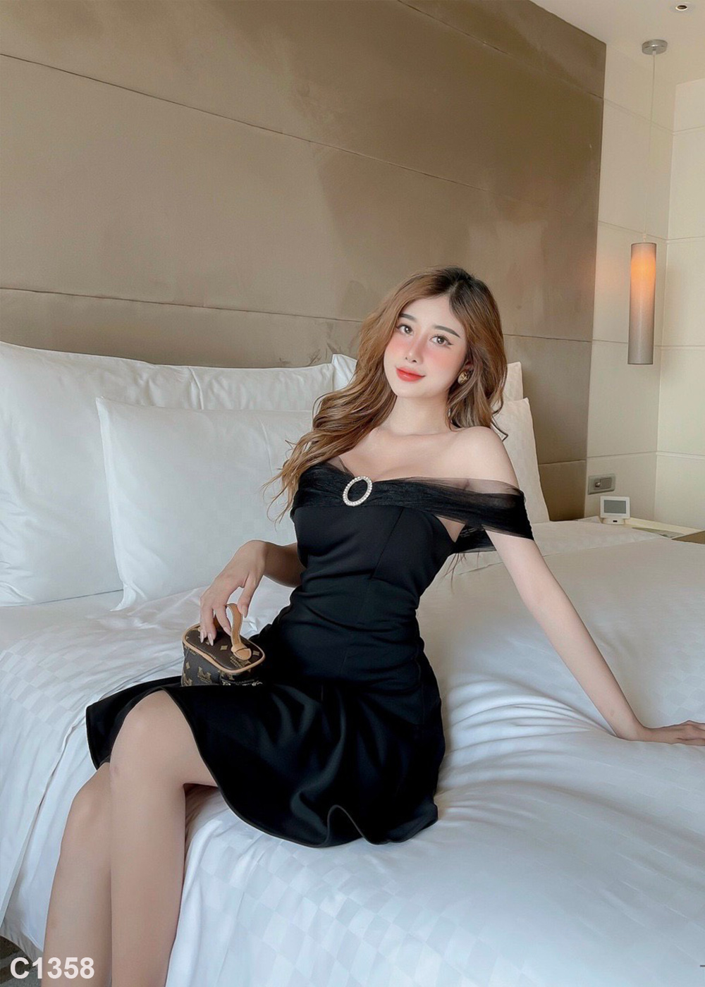 Đầm trễ vai phối lưới đen C1358