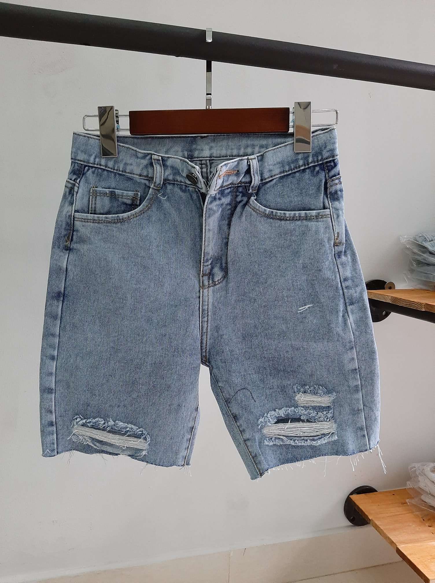 Quần jean ngố rách tua xanh B5052