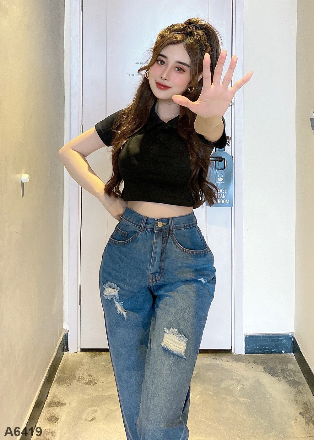 Áo croptop gài nút cổ trụ đen A6419