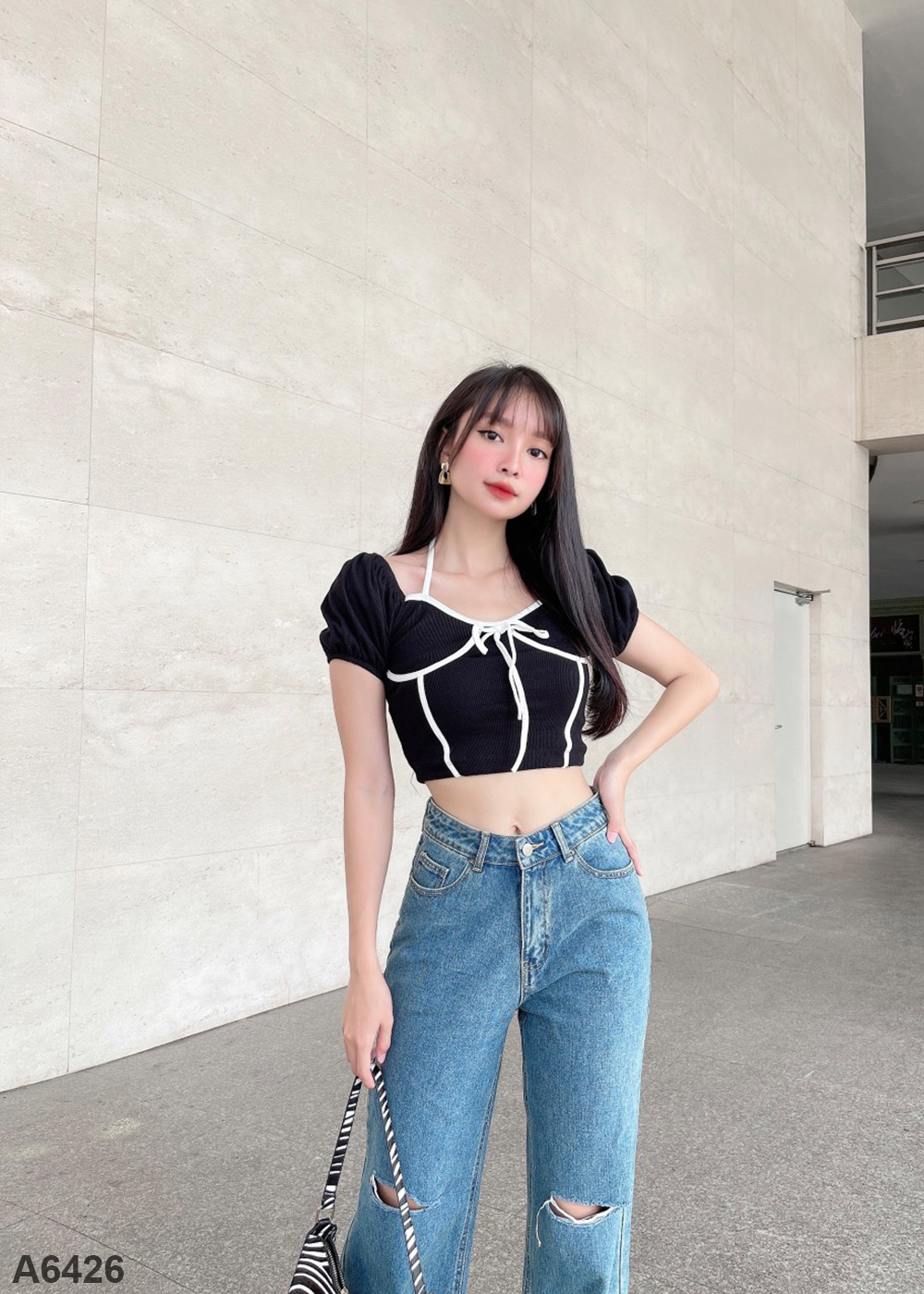 Áo croptop phồng tay đen A6426