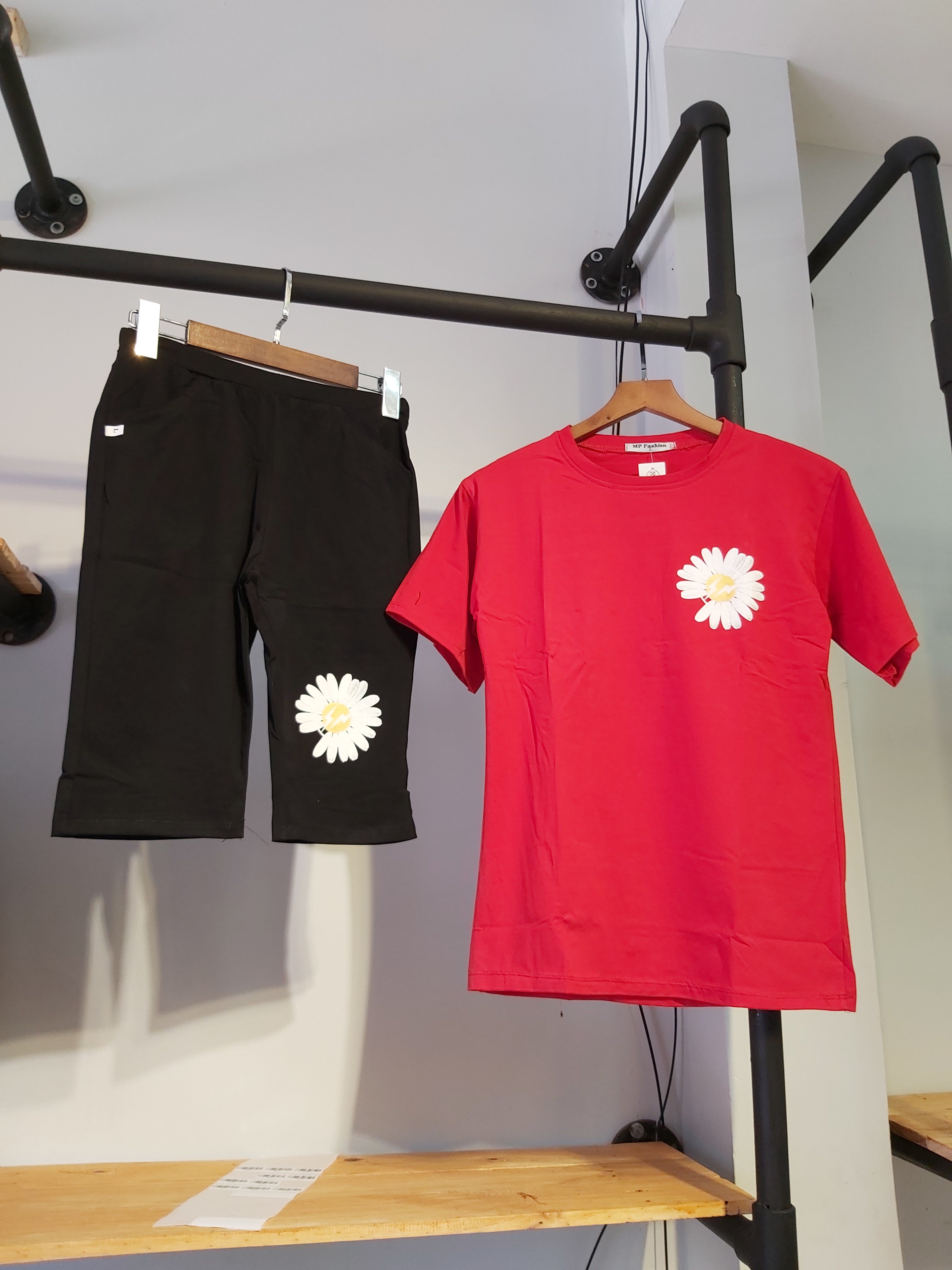 Sét thun nữ lửng hoa cúc đỏ A9027