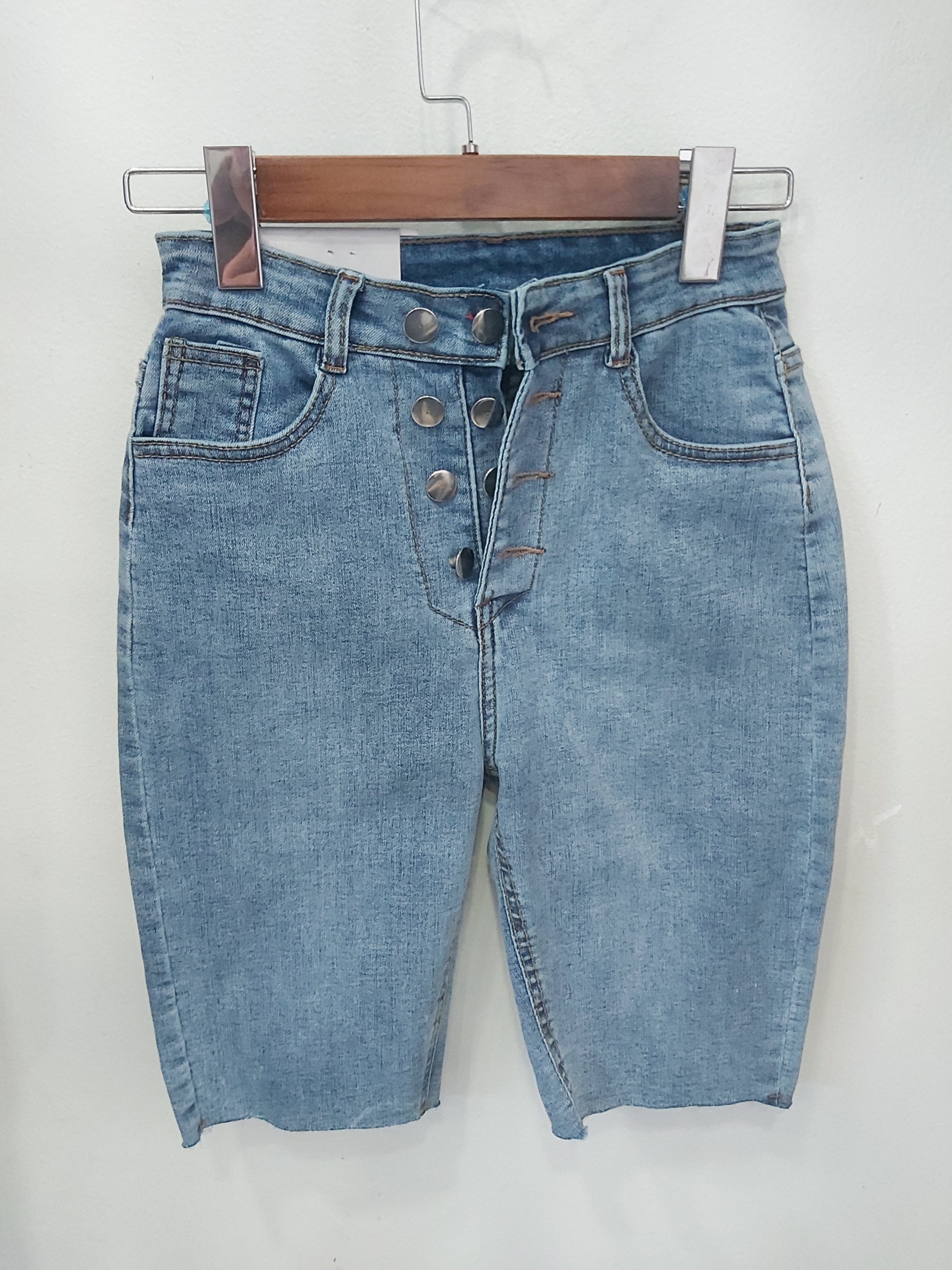 Quần jean ngố nhiều nút tua xanh B5198