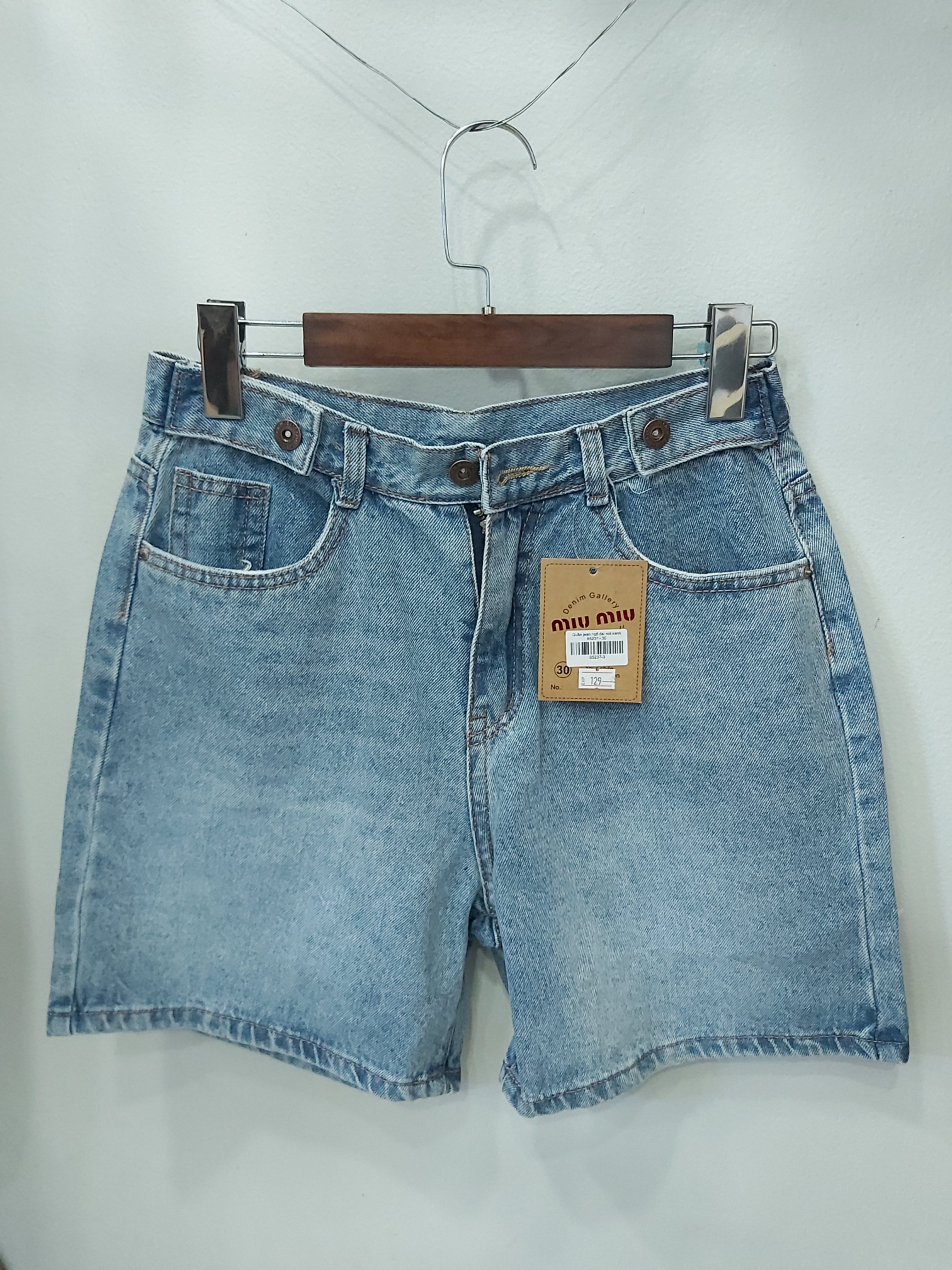 Quần jean ngố kiểu nút trơn xanh B5237