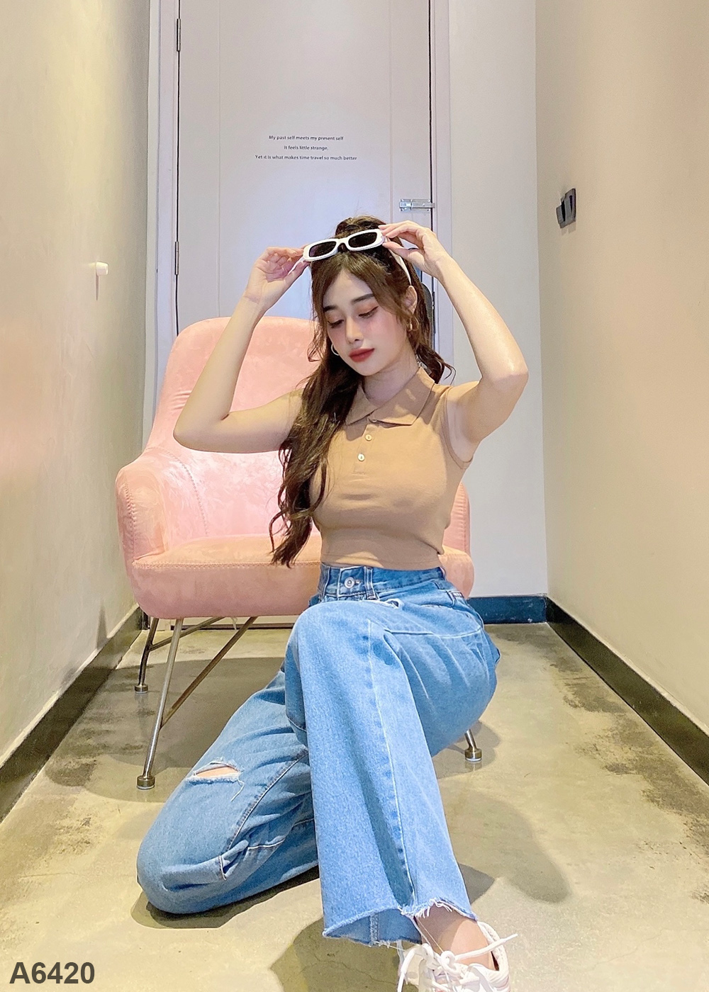 Áo croptop sát nách cổ trụ nâu A6420