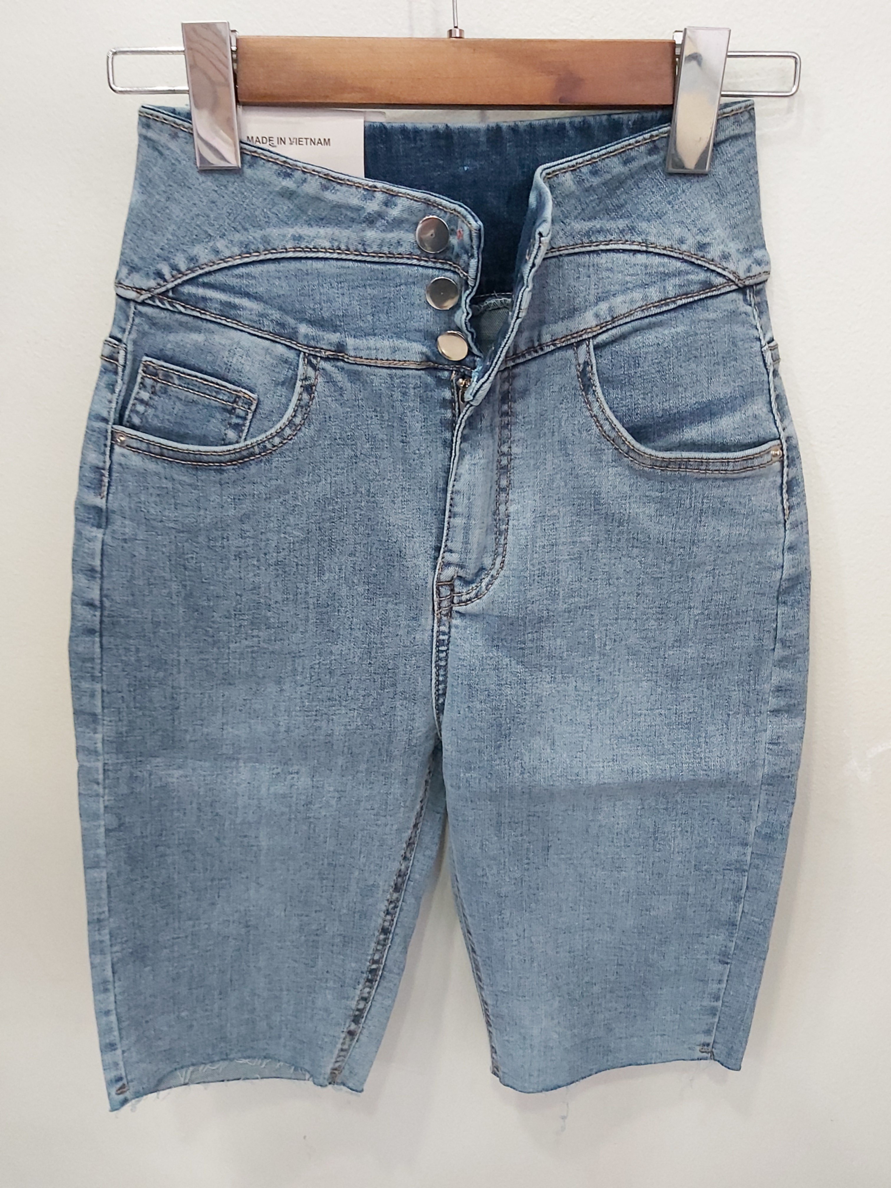 Quần jean ngố nhiều nút tua xanh B5216