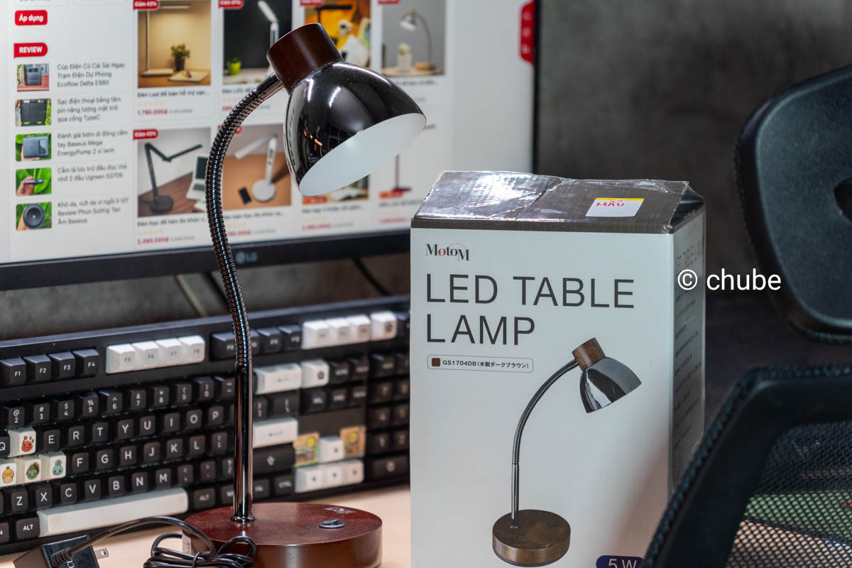 Trên tay Đèn Bàn Quang Hợp Trồng Cây Trong Nhà MotoM GS1704