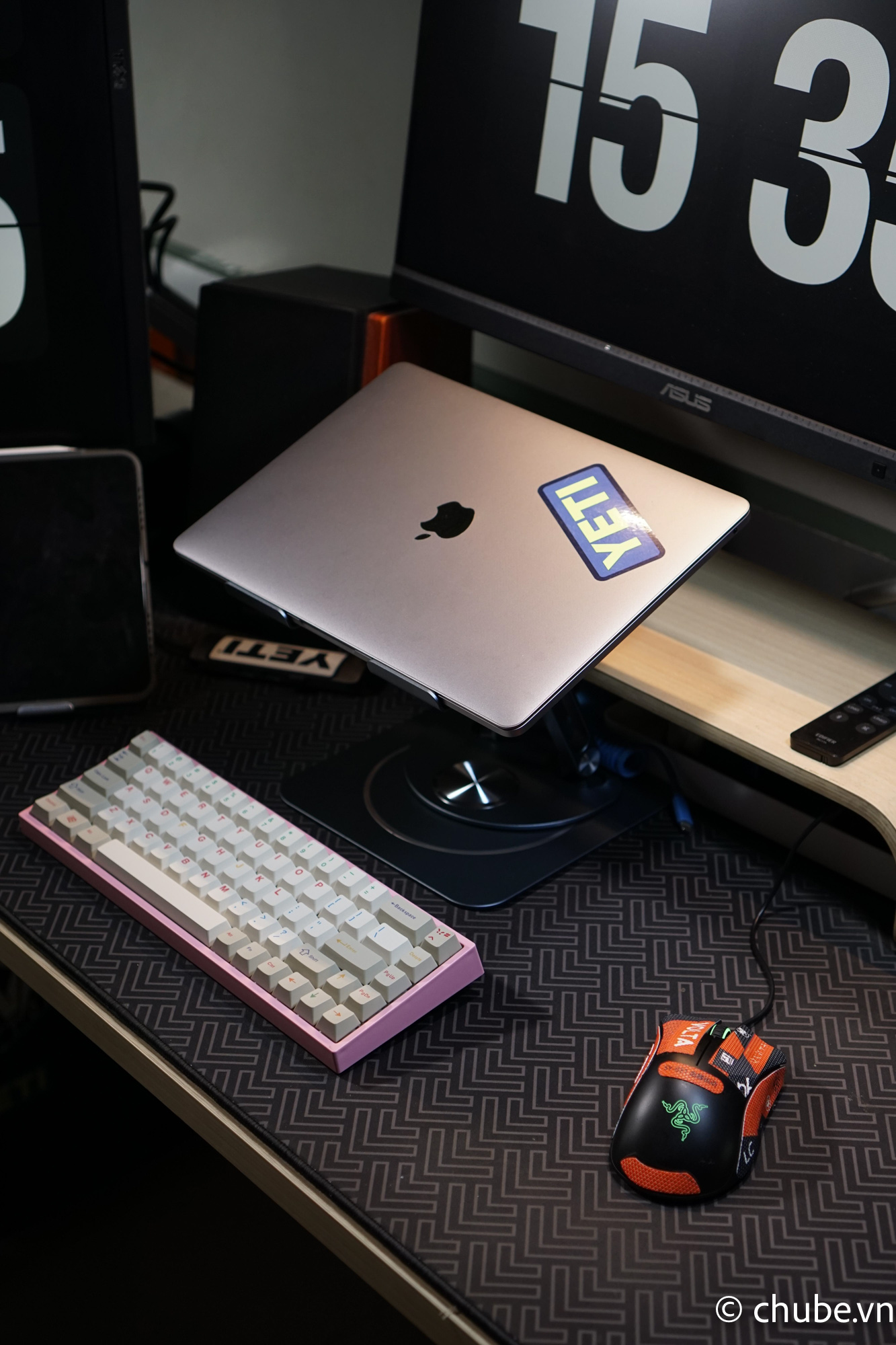 Giá đỡ laptop Baseus UltraStable Pro và Macbook