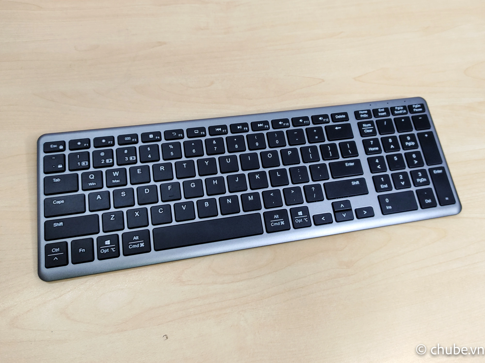 UGREEN KU005 wireless keyboard with rechargeable battery