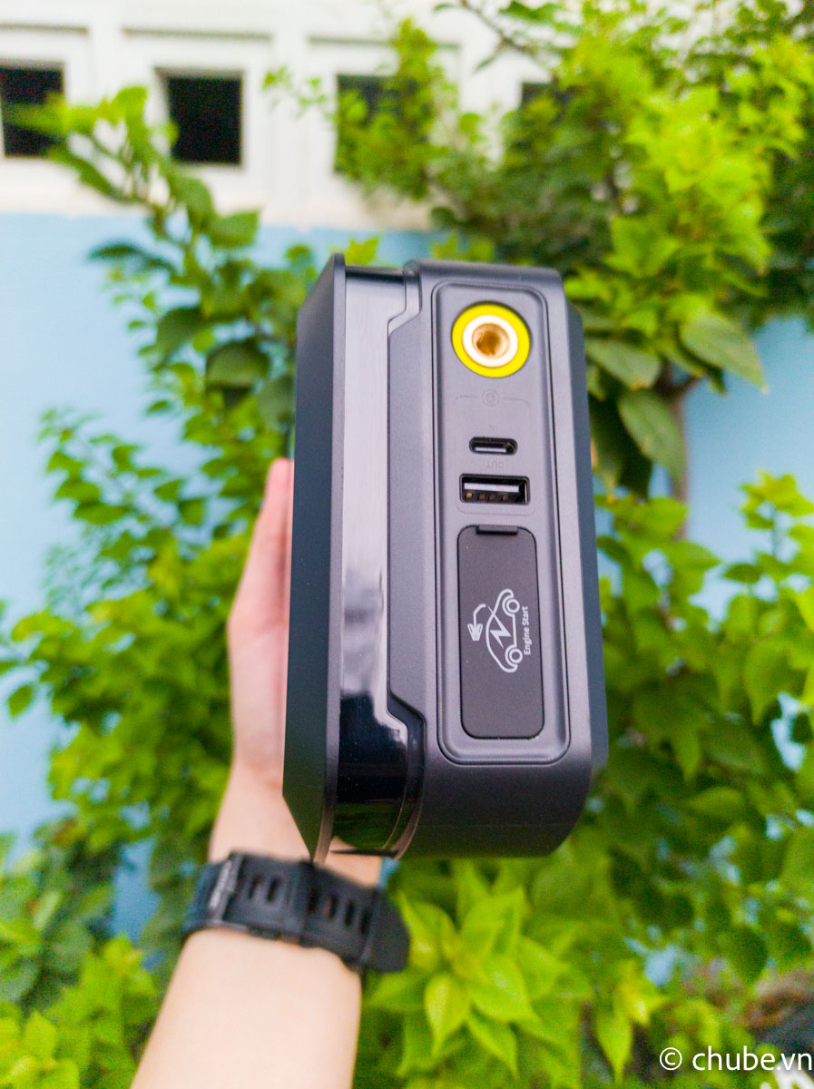 Sạc dự phòng và đèn pin