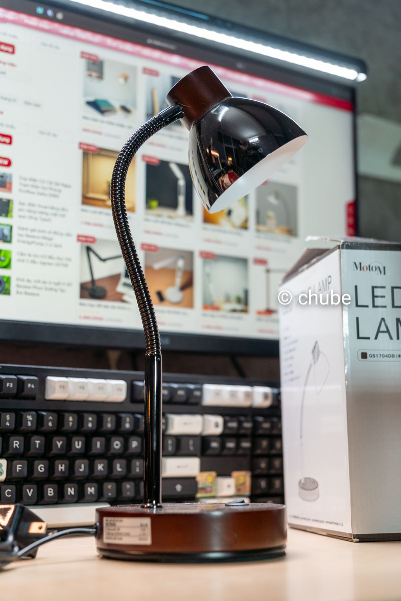 Đèn LED để bàn cổ điển MotoM GS1704