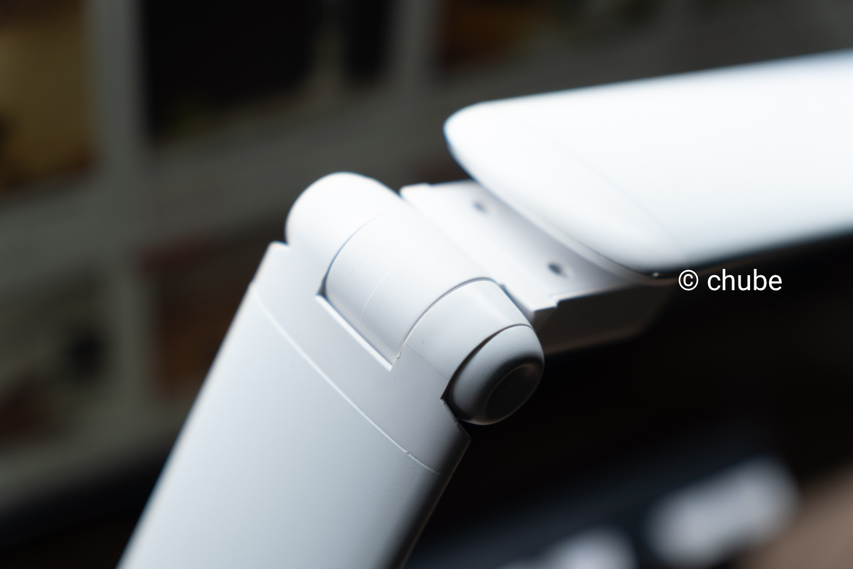 Chi tiết bảng hiển thị đồng hồ lịch nhiệt độ độ ẩm trên đèn học GST009