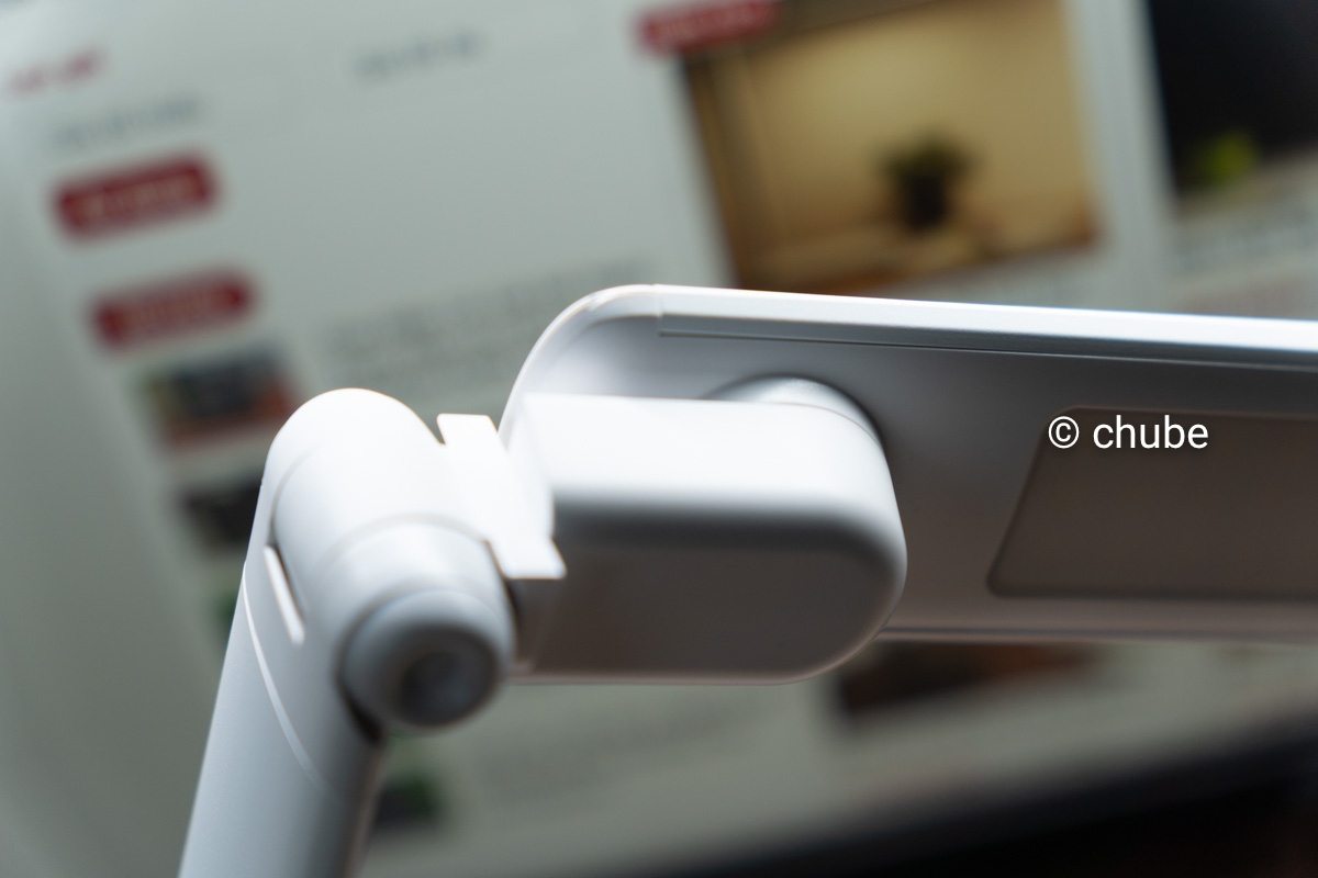 Thân đèn học đa khúc xạ 2 khớp Motom linh hoạt, điều chỉnh góc chiếu sáng