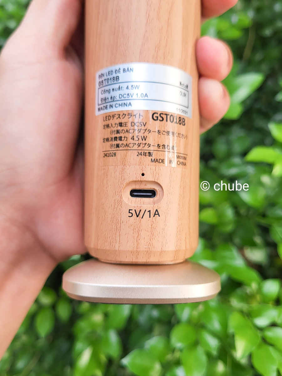 Đèn GST018B đang sử dụng ánh sáng trắng ấm