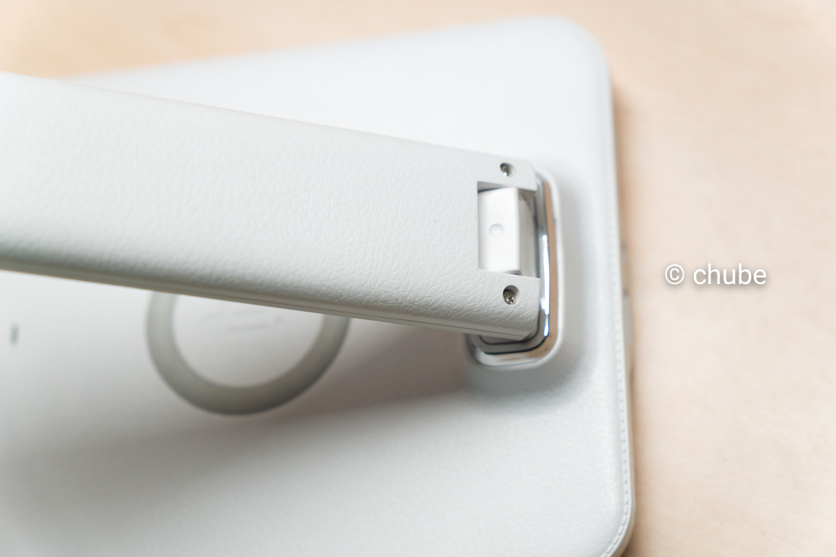 Đèn LED để bàn thông minh MotoM với thiết kế hiện đại, đế sạc không dây tiện lợi