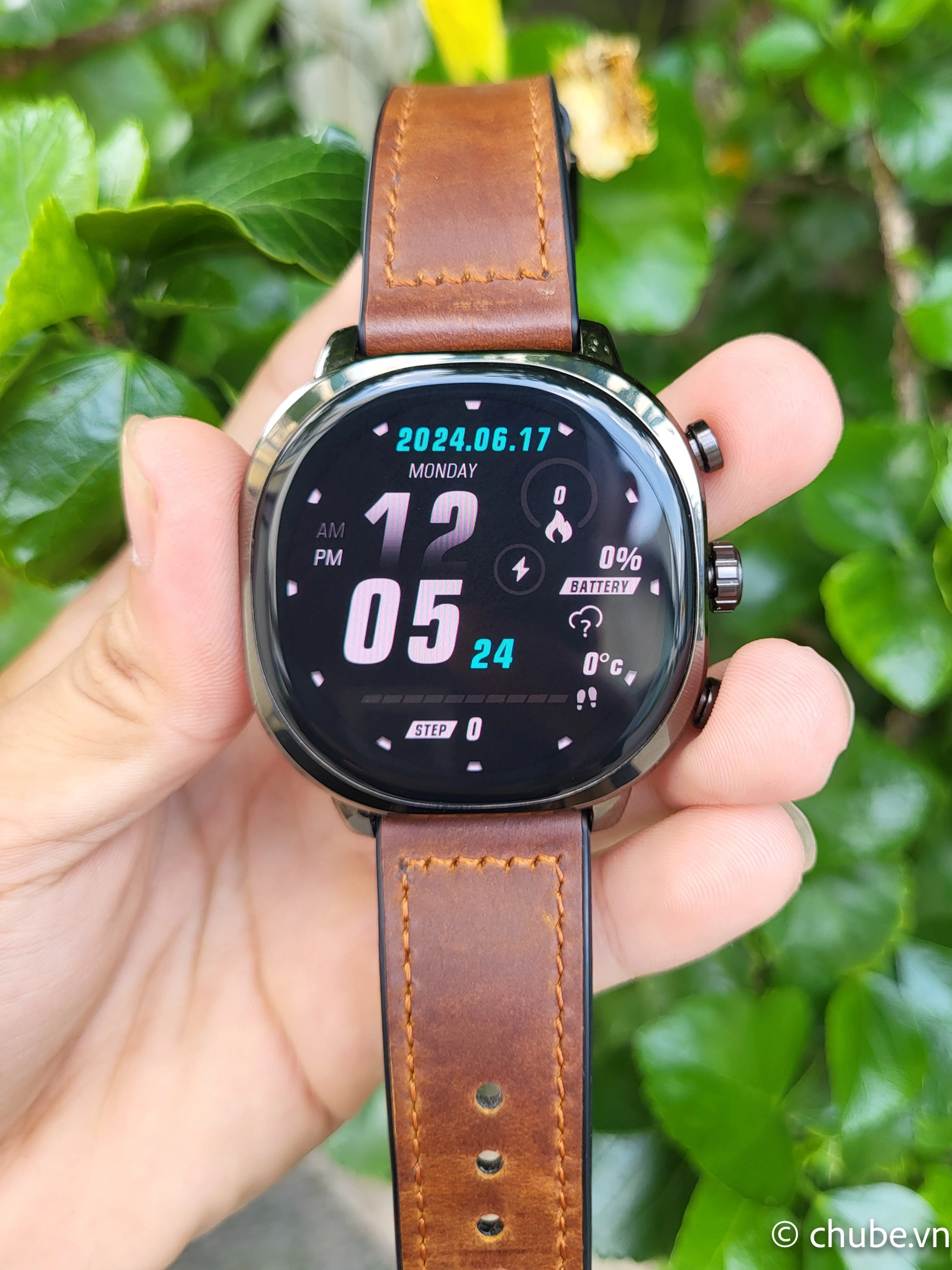 Màn hình AMOLED sắc nét của HiFuture FutureFit AIX