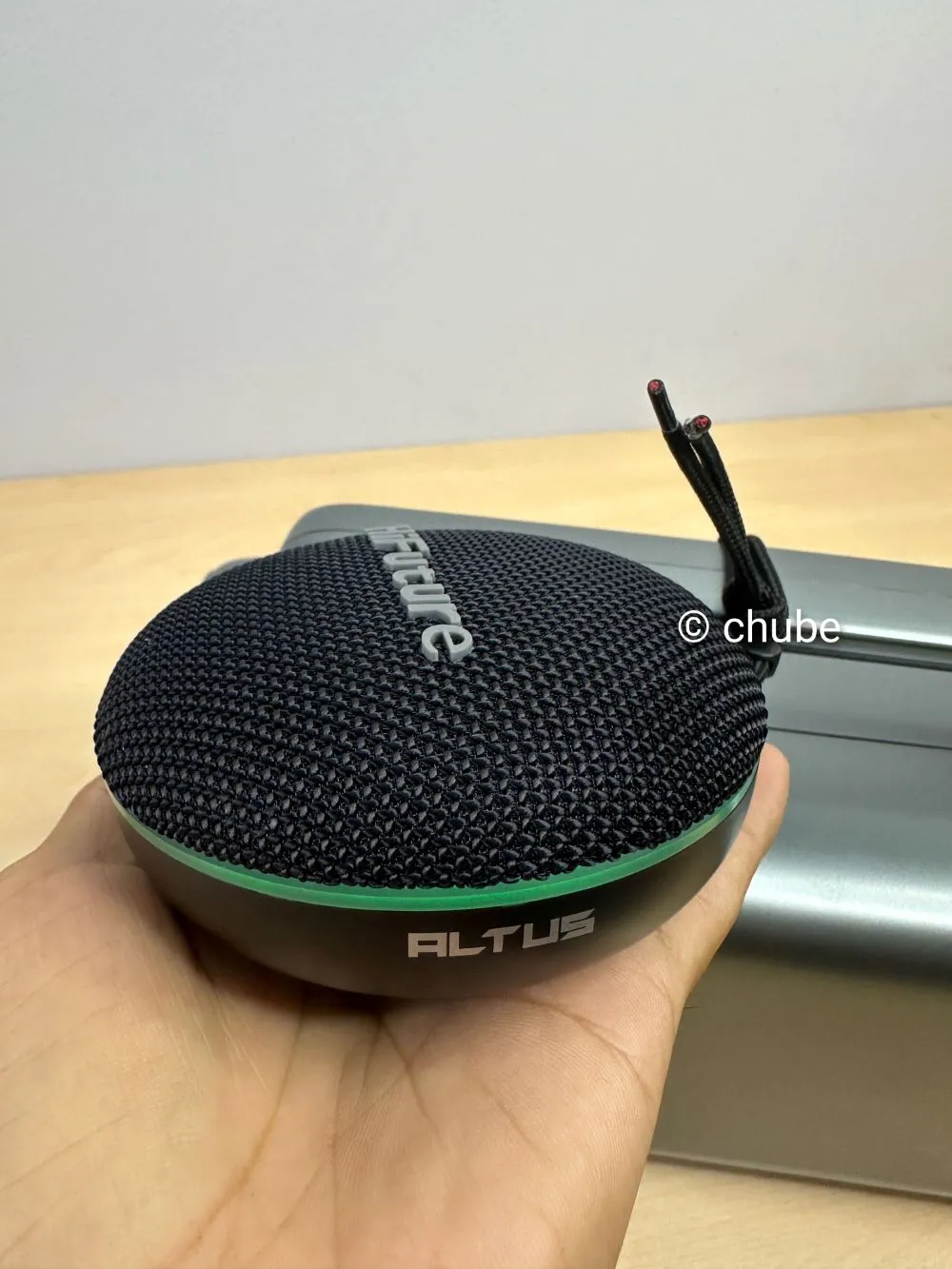 Loa di động không dây Hifuture altus portable speaker 10W với thiết kế nhỏ gọn