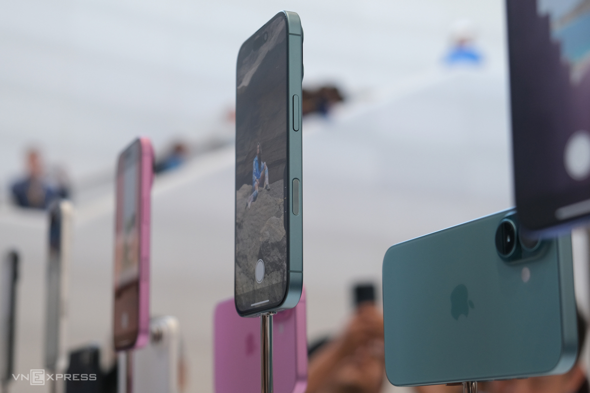 Thực tế iPhone 16 và 16 Plus qua ảnh