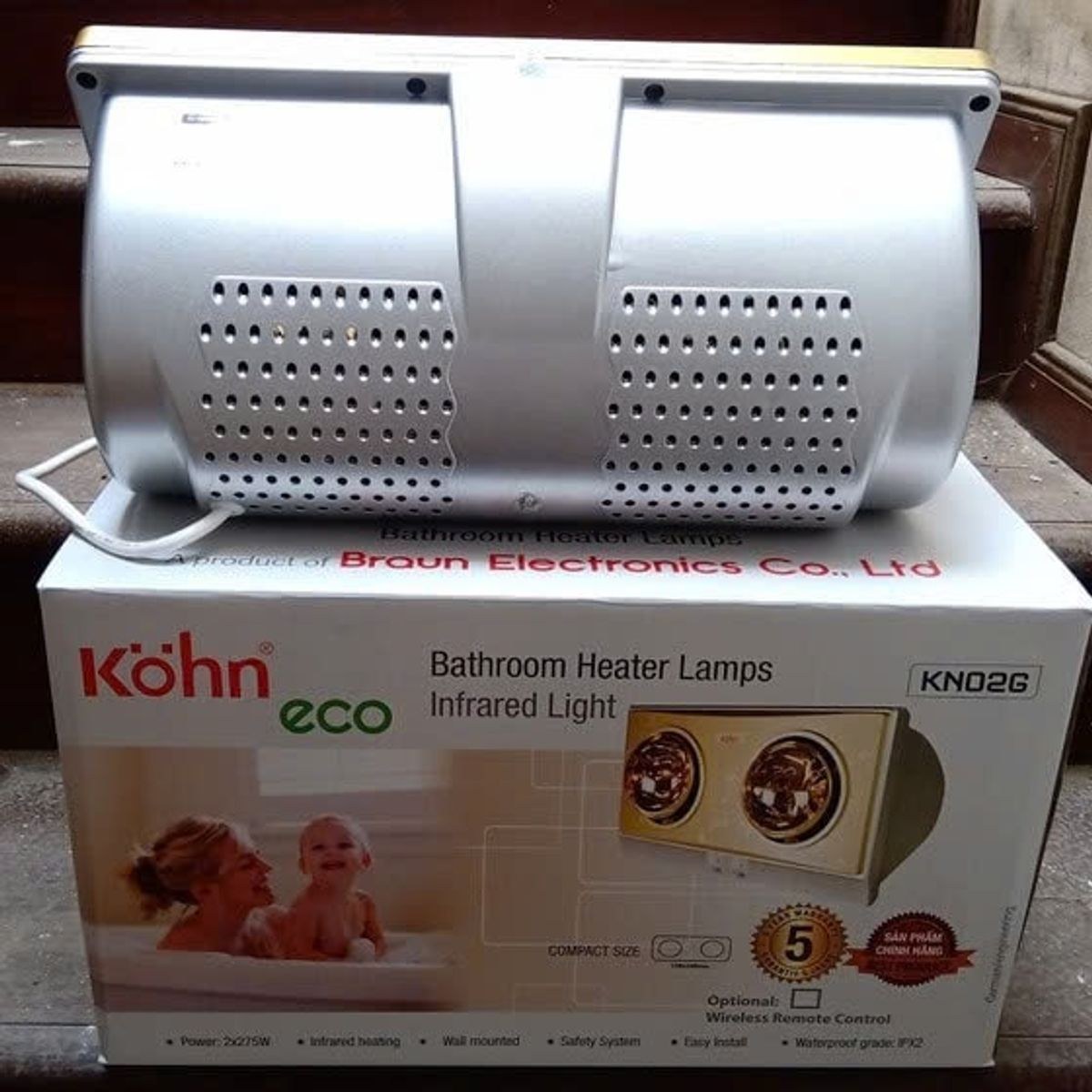 Đèn sưởi nhà tắm 2 bóng Braun Kohn treo tường 550W KN02G - Thiết kế treo tường nhỏ gọn