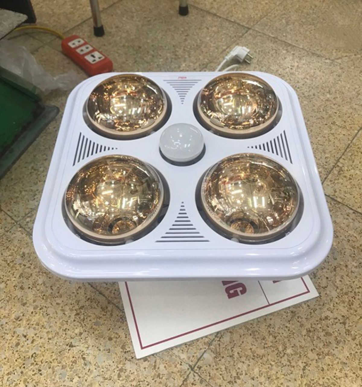 Đèn sưởi nhà tắm 4 bóng Braun Kohn âm trần kèm thông gió điều khiển từ xa 1100W BU04GR - Thiết kế âm trần gọn gàng