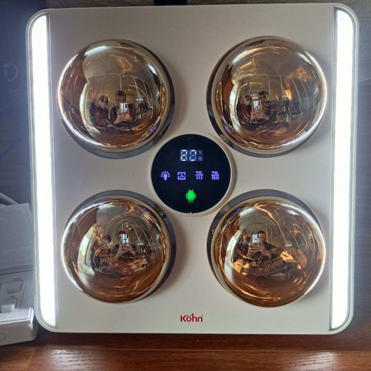 Đèn sưởi nhà tắm 4 bóng Braun Kohn âm trần kèm thông gió màn hình LED điều khiển từ xa 1147W BU06GR - Sưởi ấm nhanh bằng 4 bóng hồng ngoại vàng