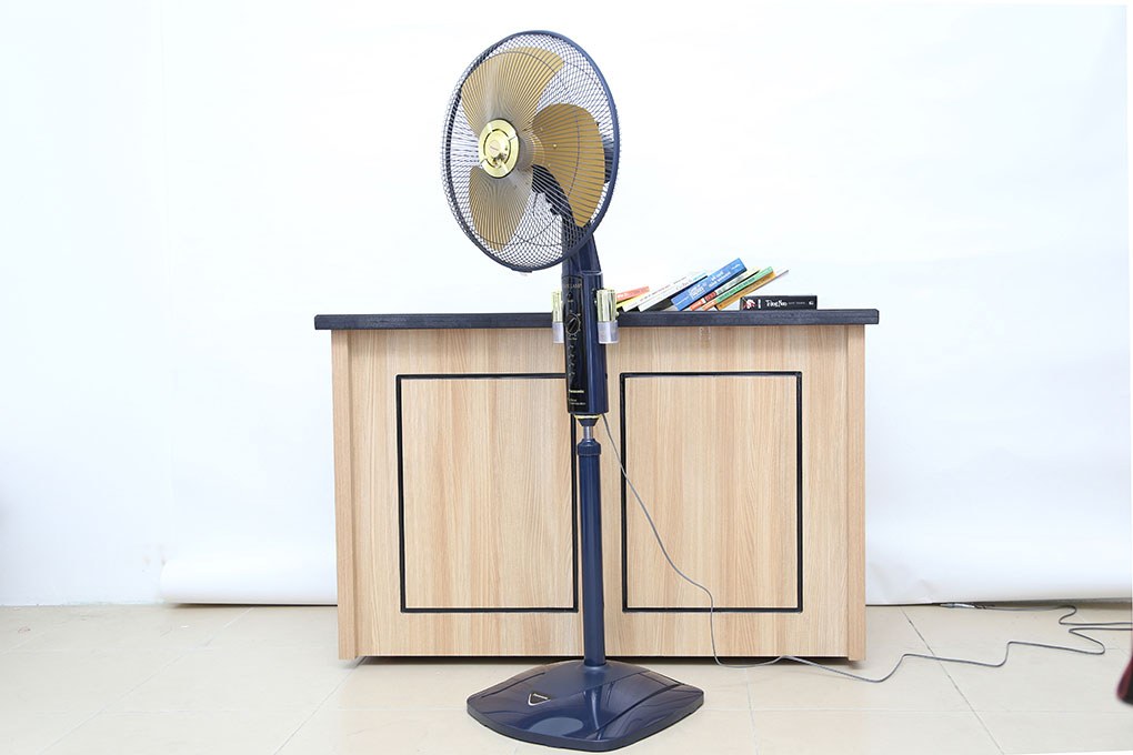 Quạt đứng Panasonic cánh nhôm 40cm F-407WGO Nhập khẩu Malaysia - Thiết kế cánh nhôm màu vàng sang trọng