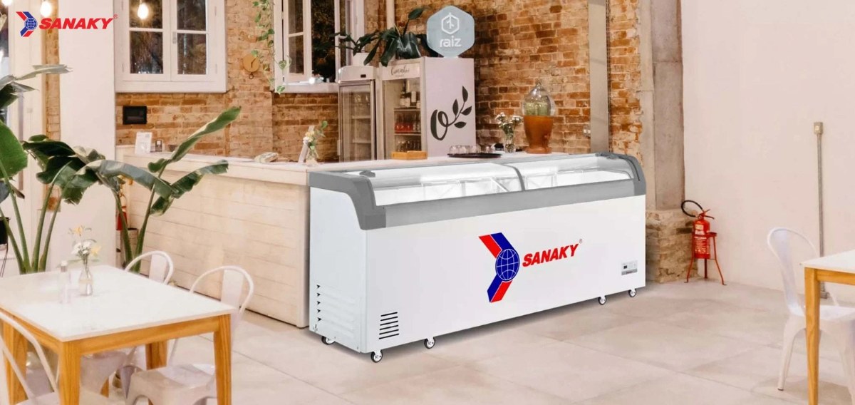 Tủ đông kính lùa Sanaky 750 lít VH-1008KA - Bảo hành chính hãng 2 năm