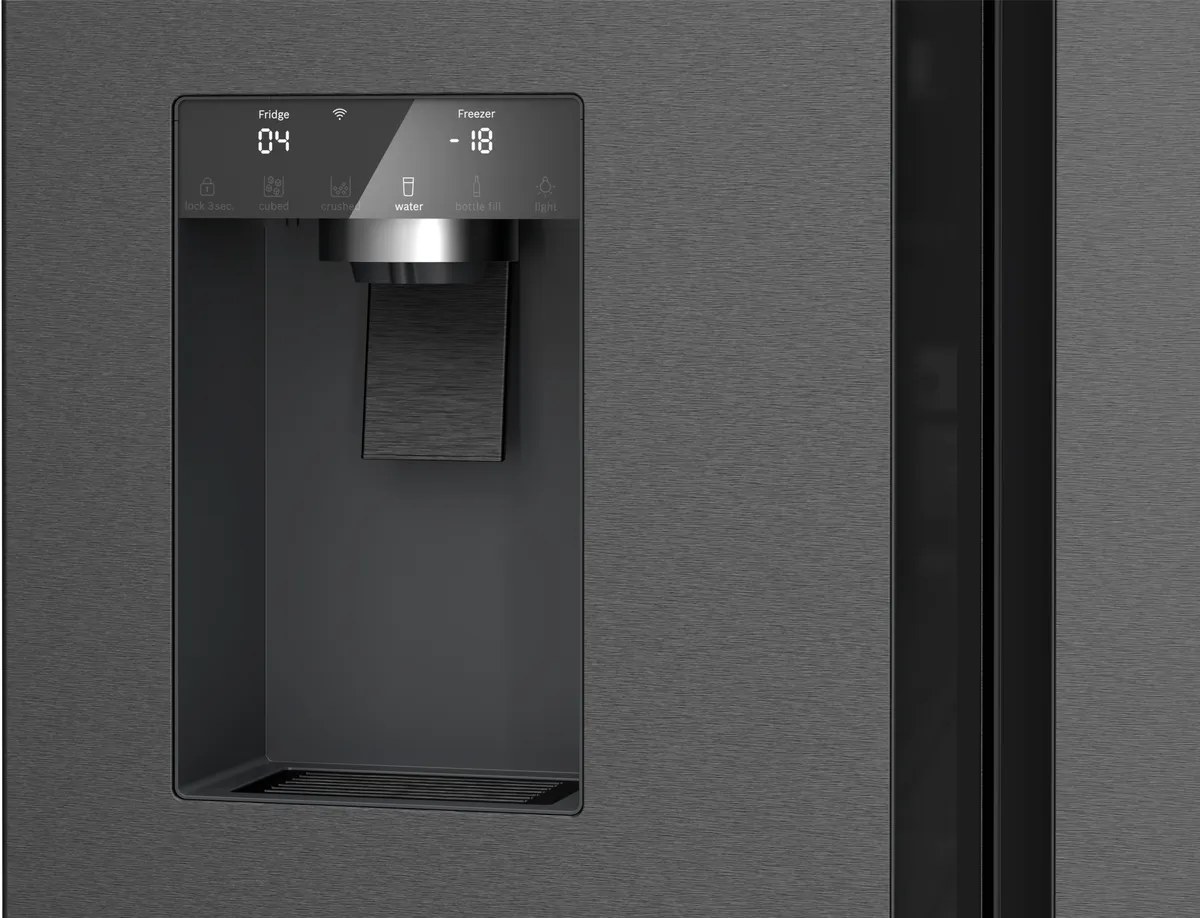 Tủ lạnh Bosch Serie 6 574 lít 4 cánh lấy nước, đá ngoài KFI96AXEA – Màu Đen - Lấy nước, đá viên và đá bào bên ngoài
