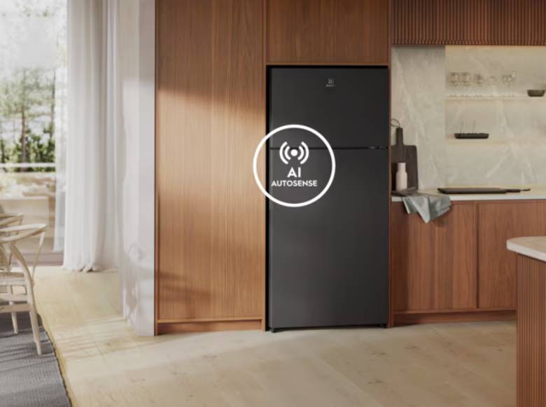 Công nghệ AI AutoSense tiết kiệm điện đến 10% -  Tủ lạnh Electrolux Inverter 312 lít ETM3100L-B